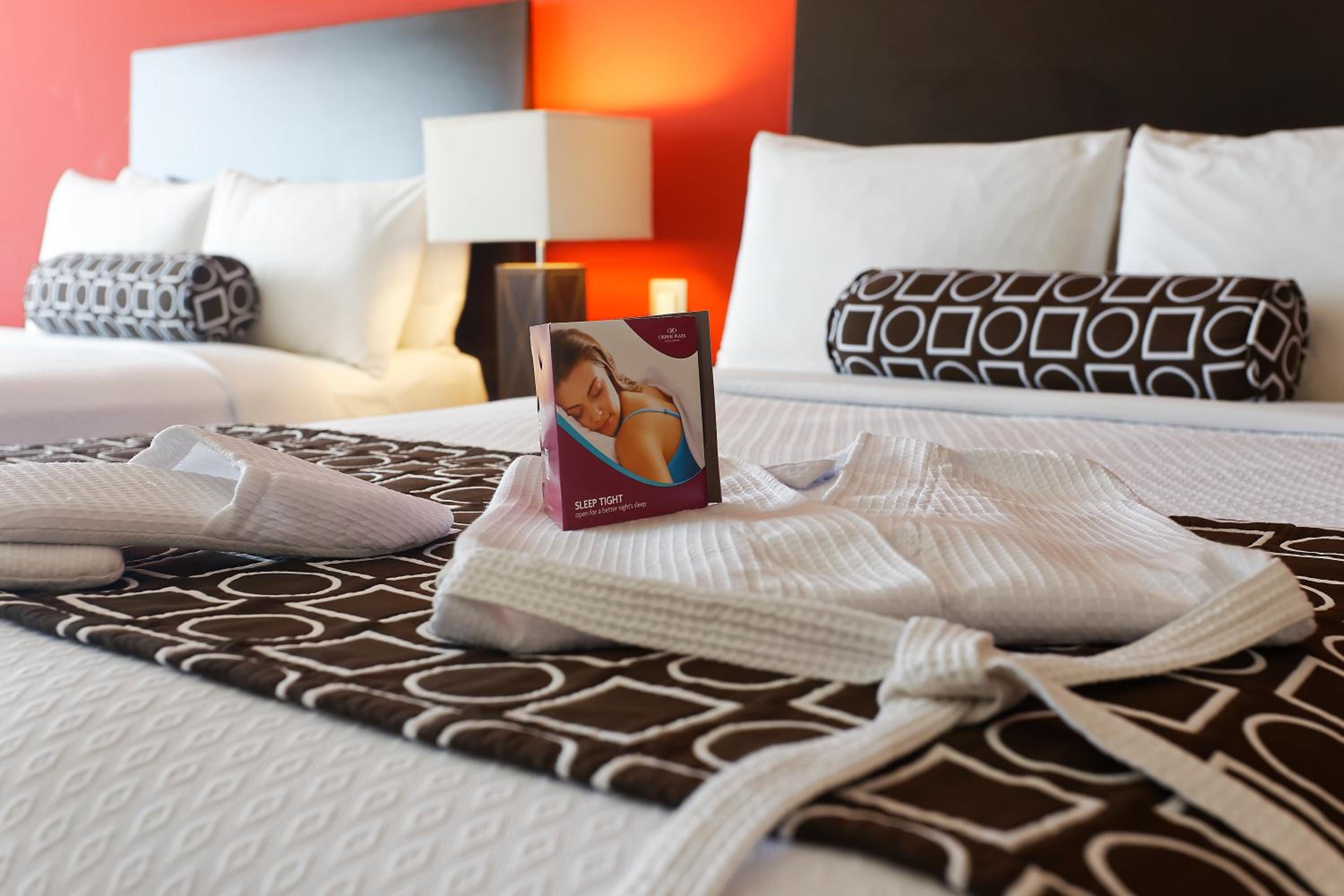Crowne Suite - Photo 2