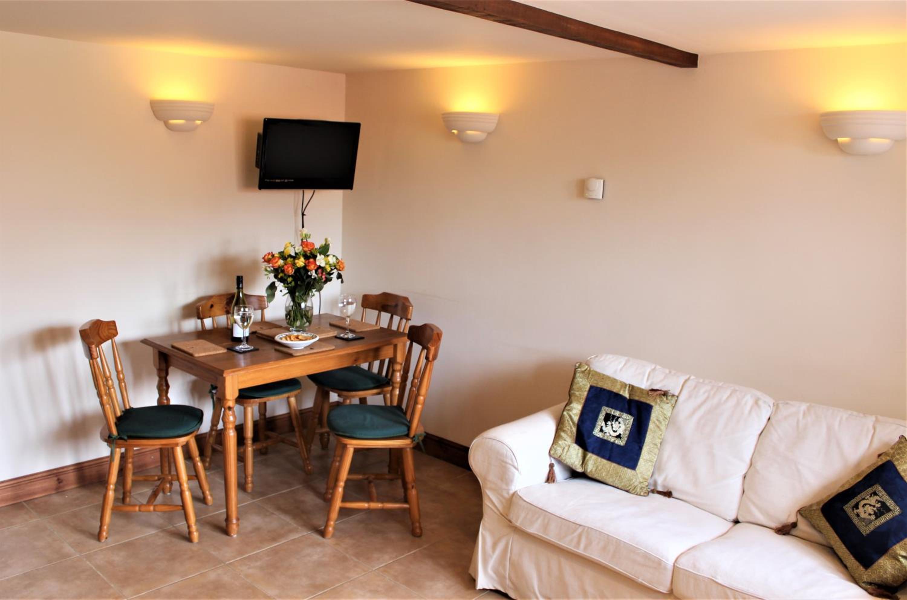 Two-Bedroom Apartment - Pets allowed - Photo 8