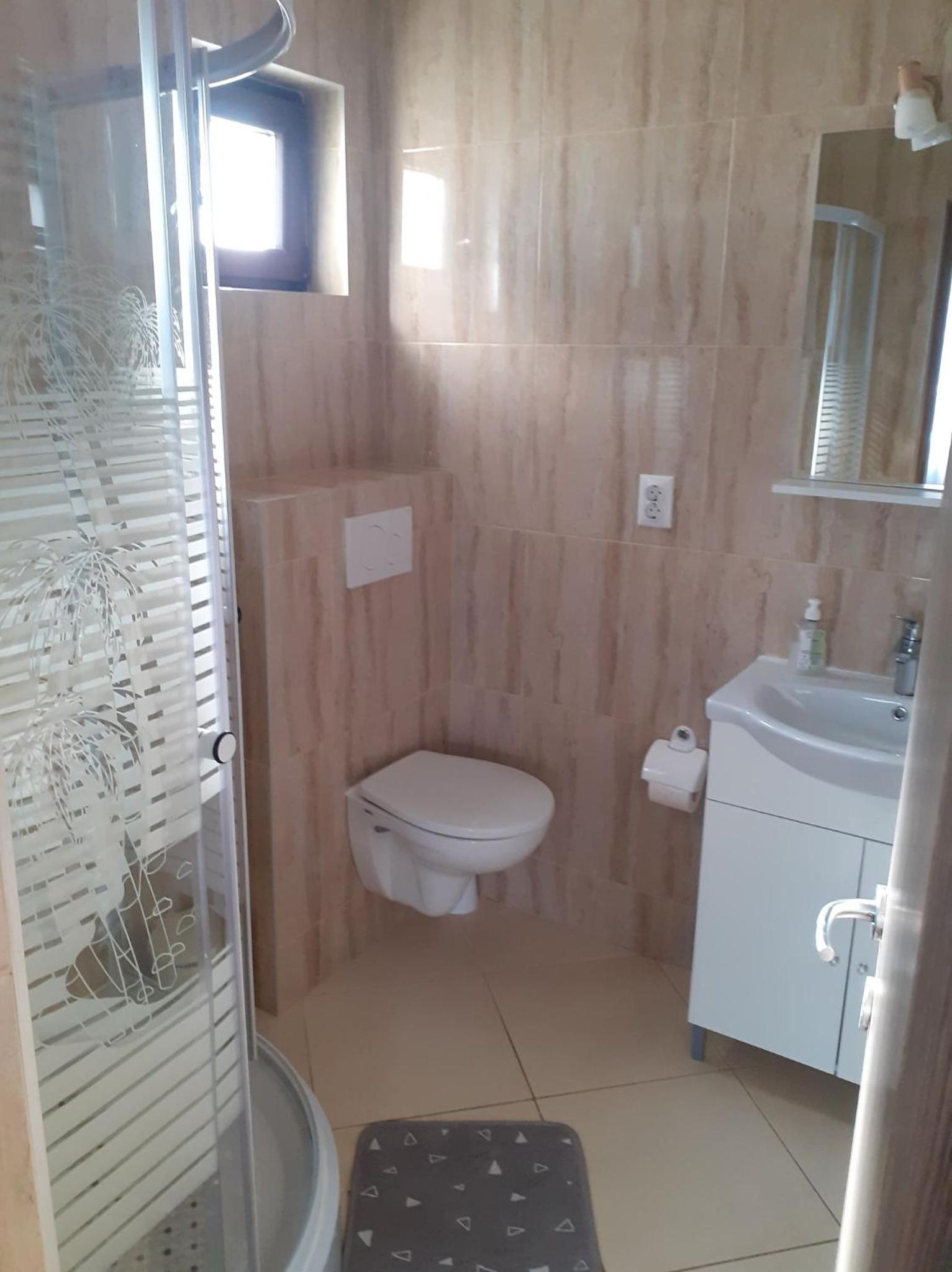 Double Room - Photo 16