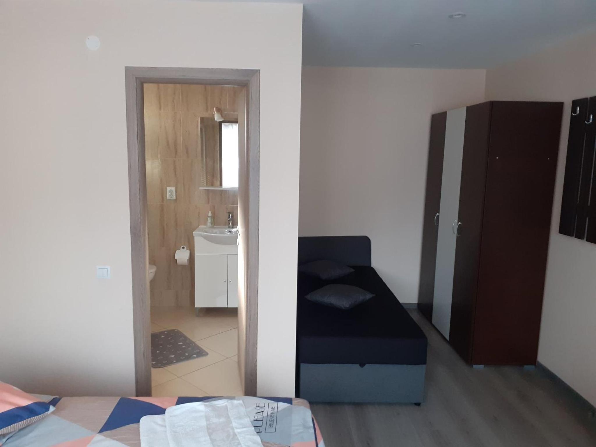Comfort Triple Room with Shower - Photo 12