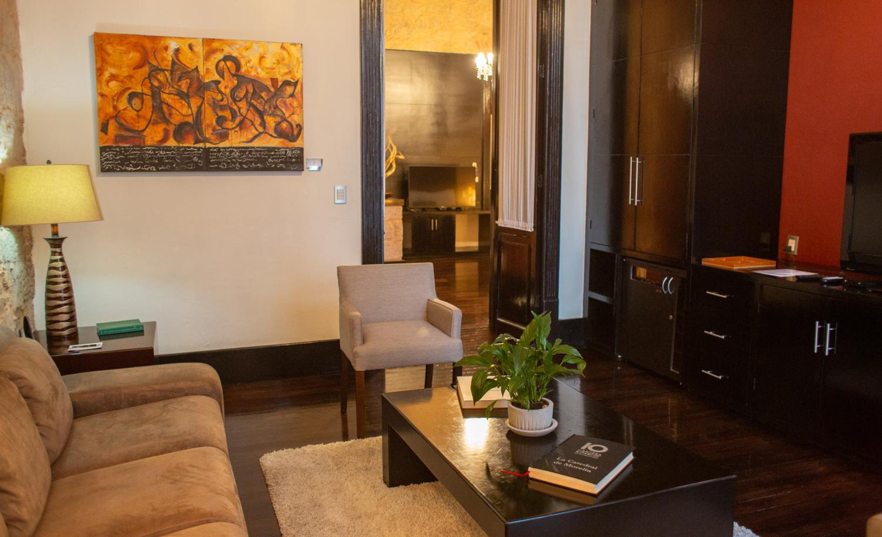 Suite with Balcony - Photo 3