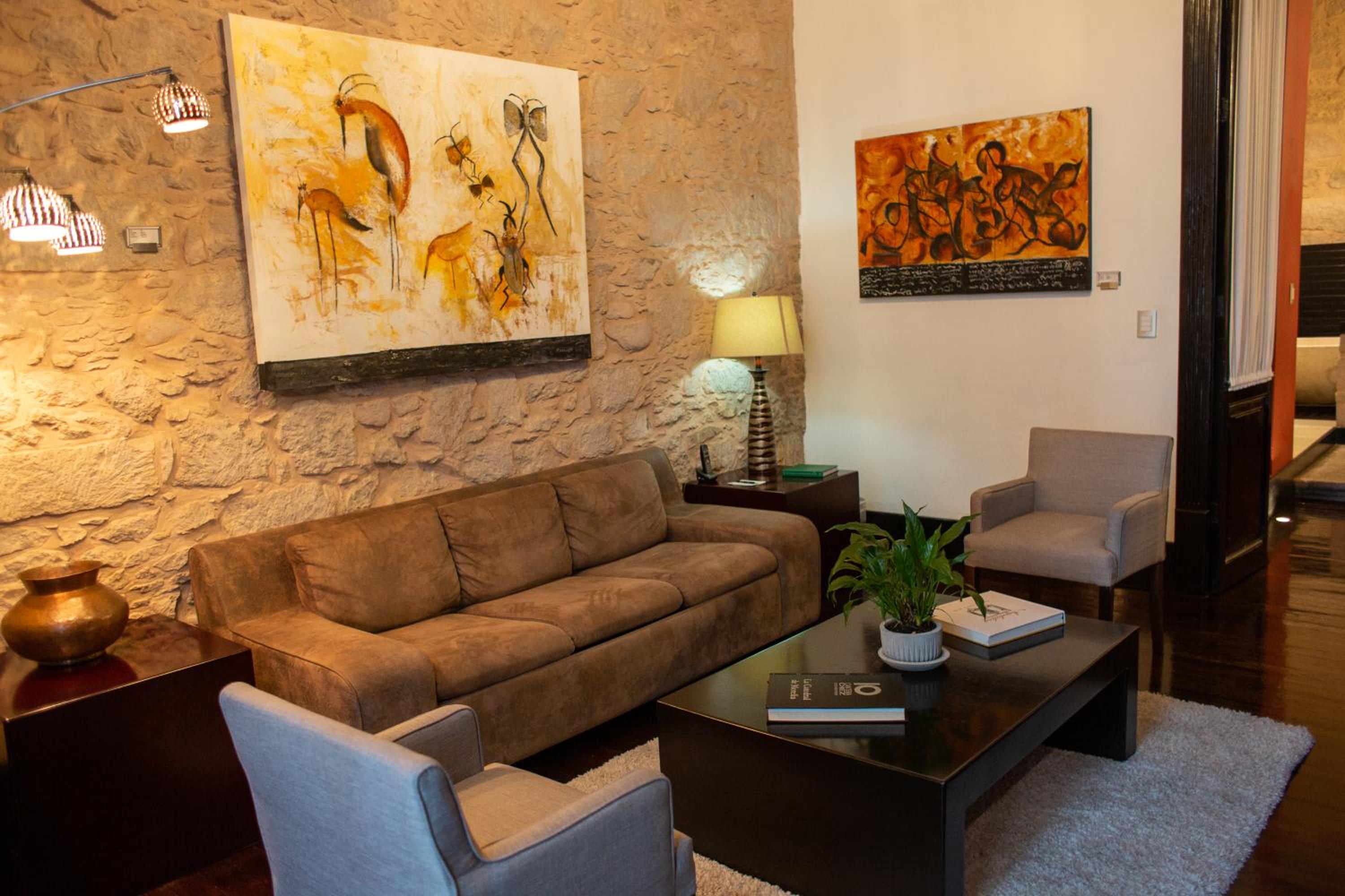 Suite with Balcony - Photo 5