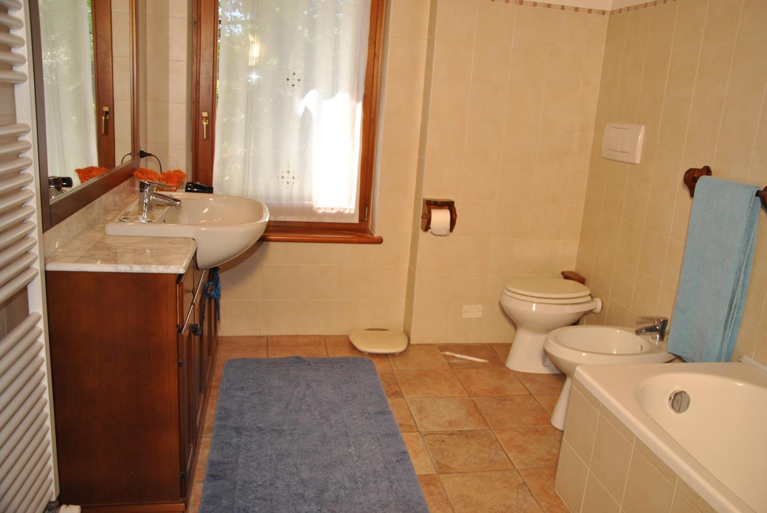 Triple Room with Private Bathroom - Photo 5