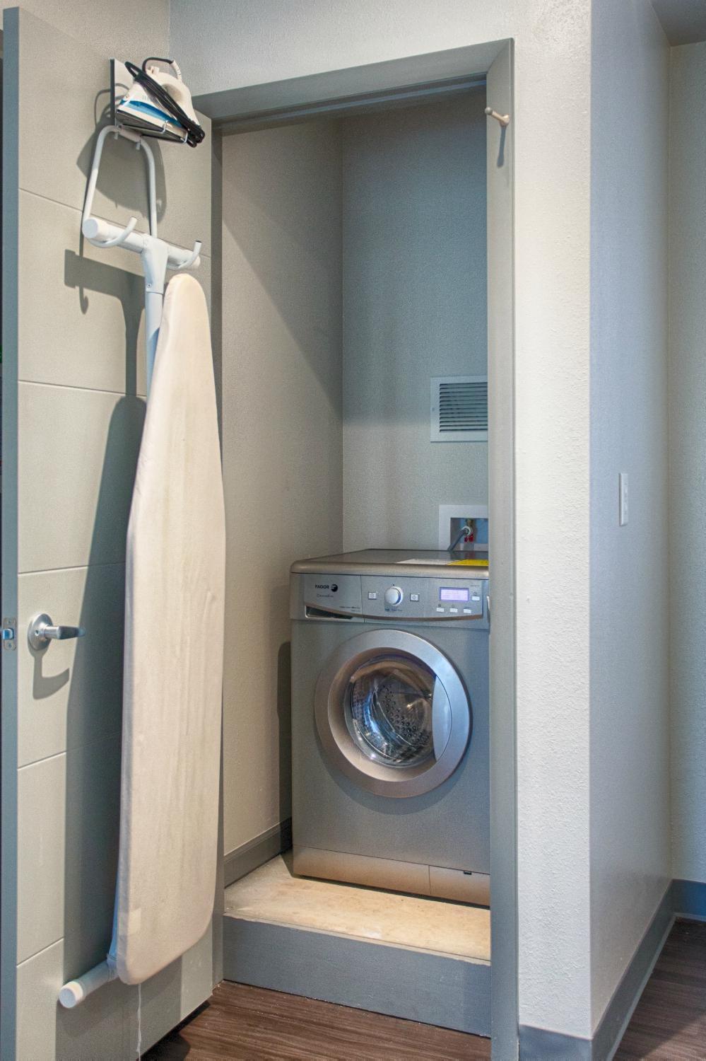 King Suite - Disability Access with Kitchenette photo 2