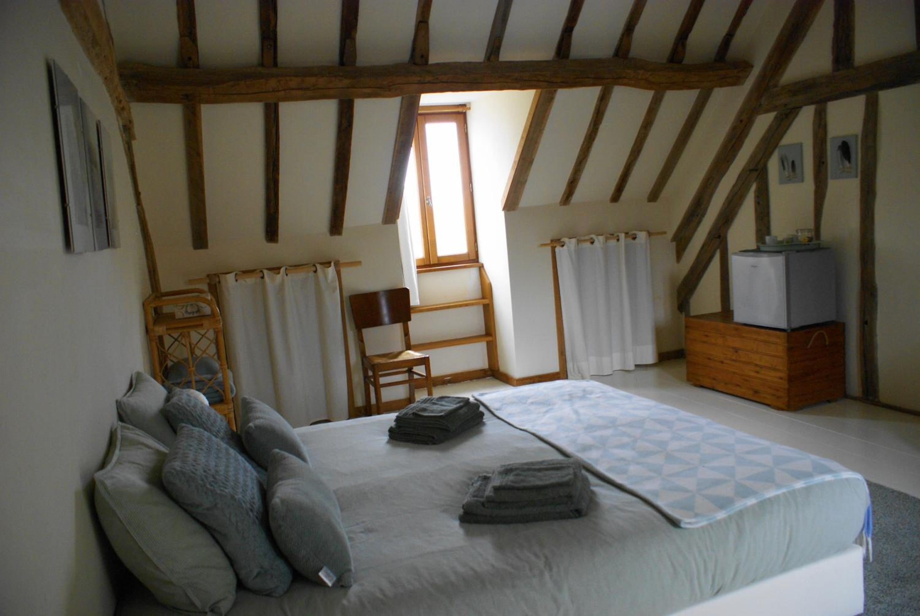 Quadruple Room with Bathroom - Photo 16
