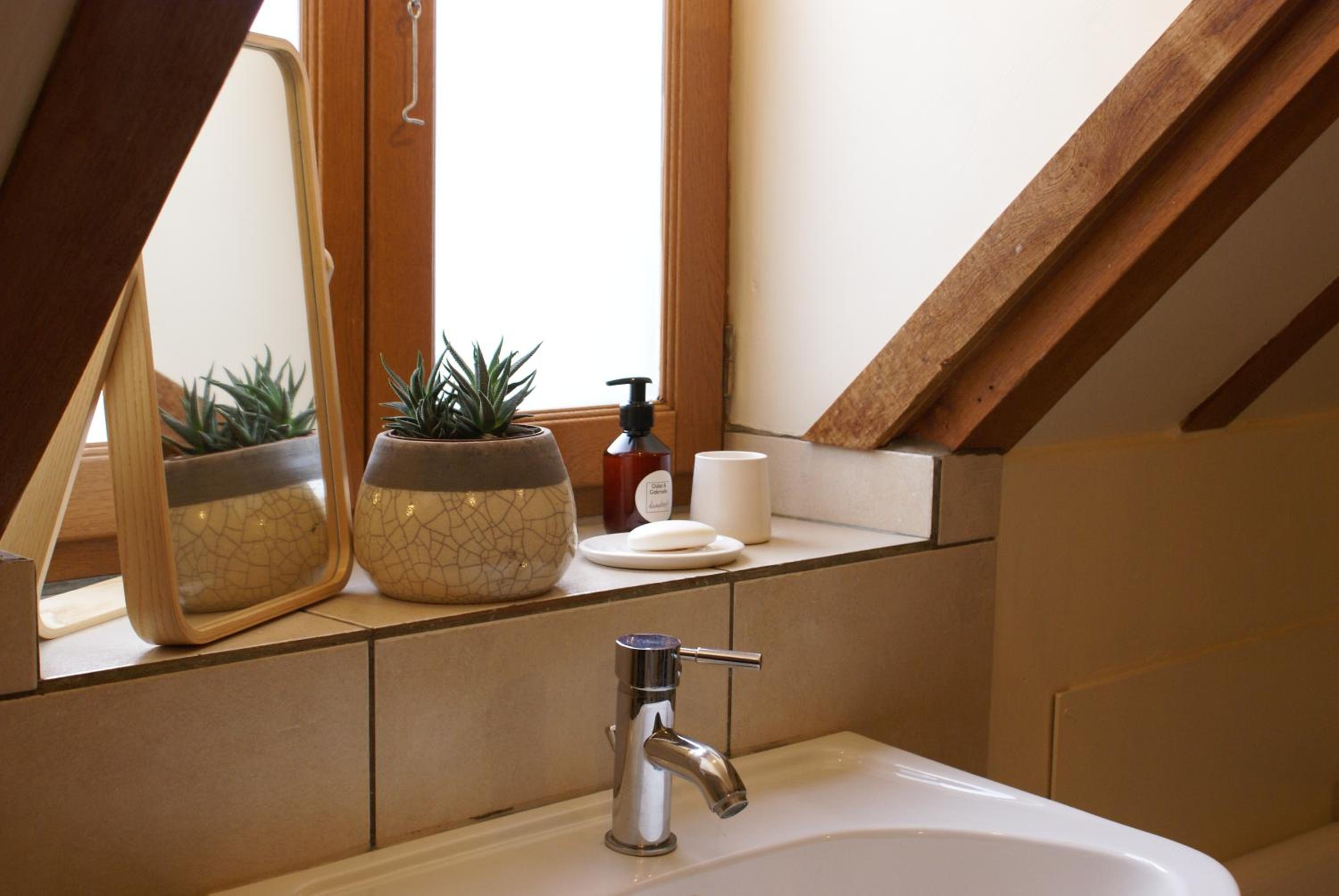 Quadruple Room with Bathroom - Photo 2