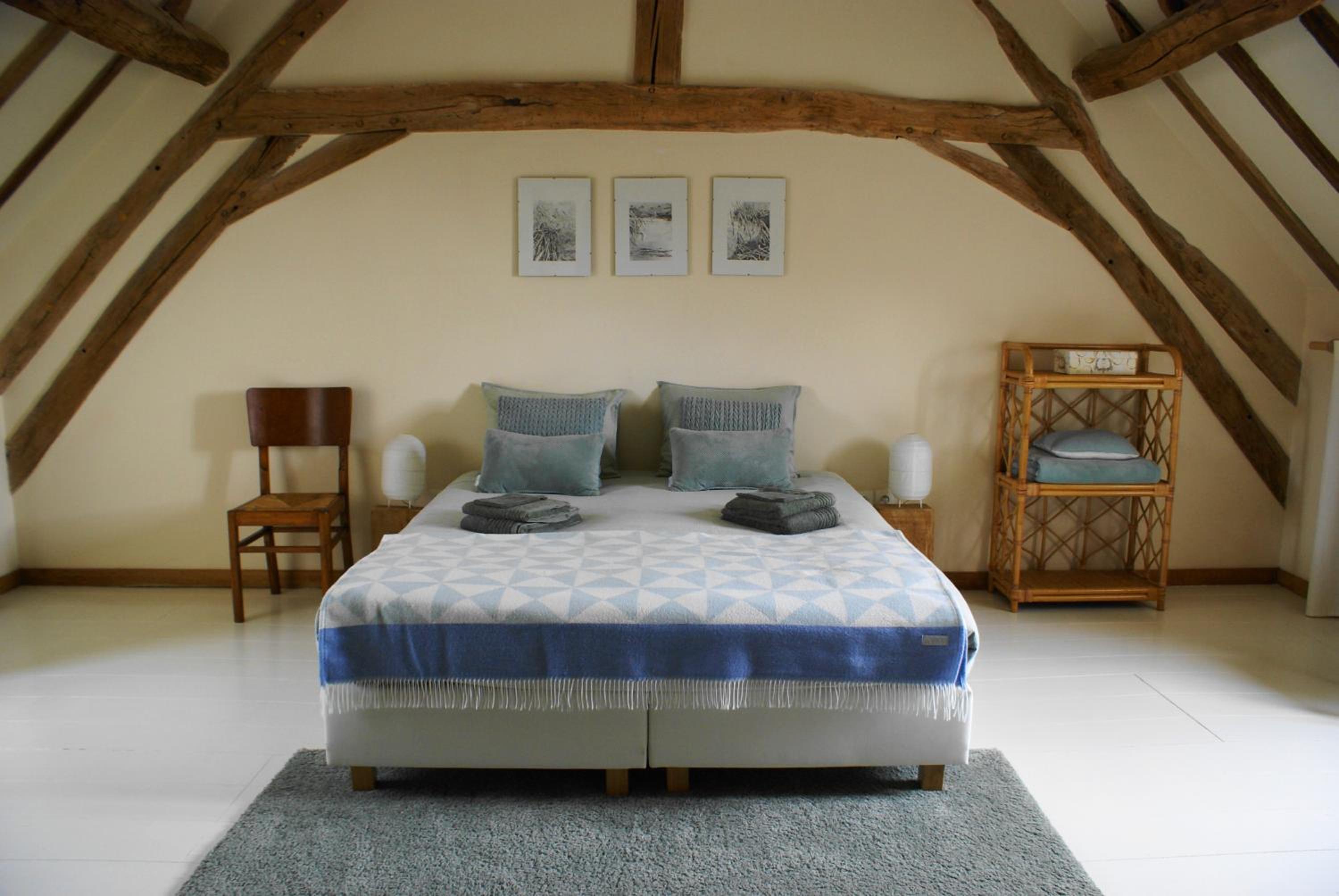 Quadruple Room with Bathroom - Photo 11