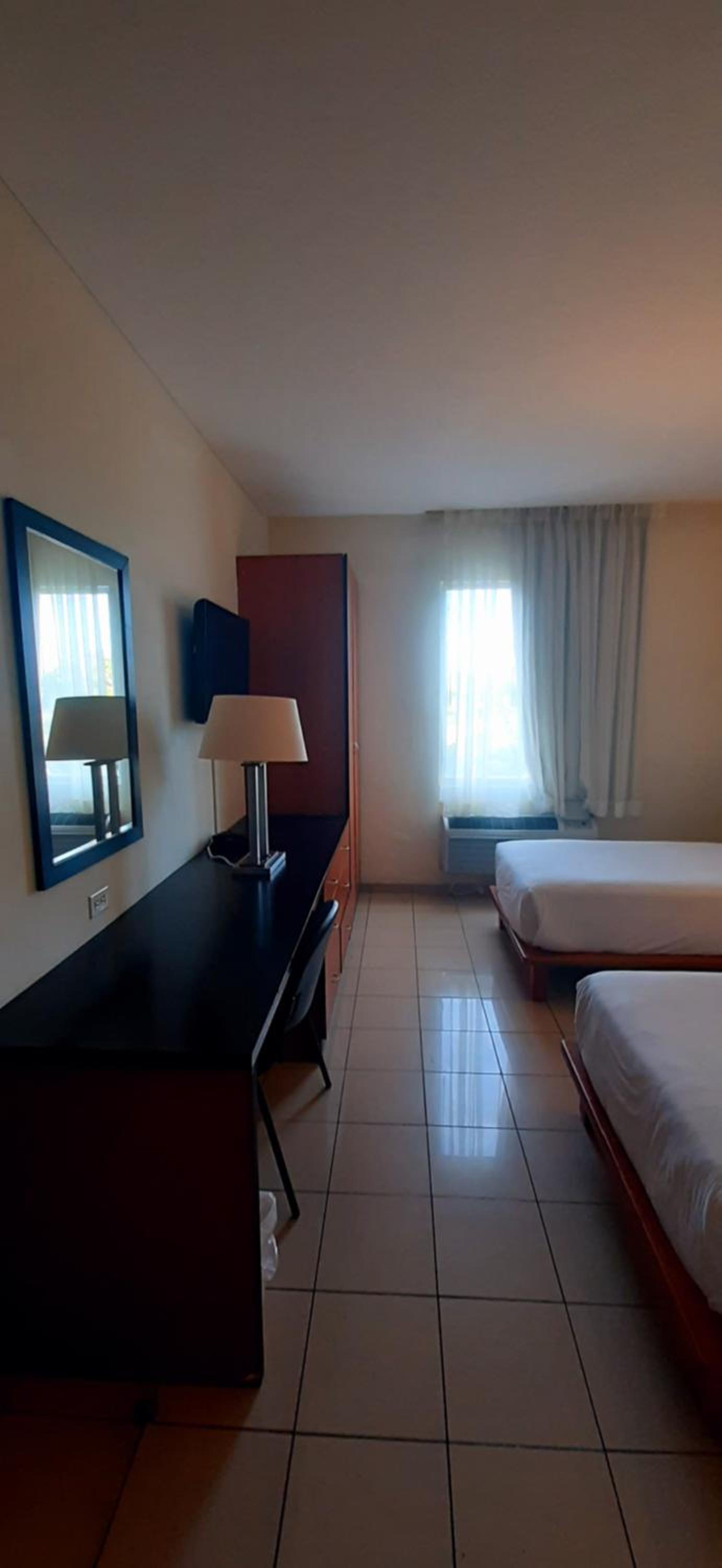 Twin Room - Photo 7