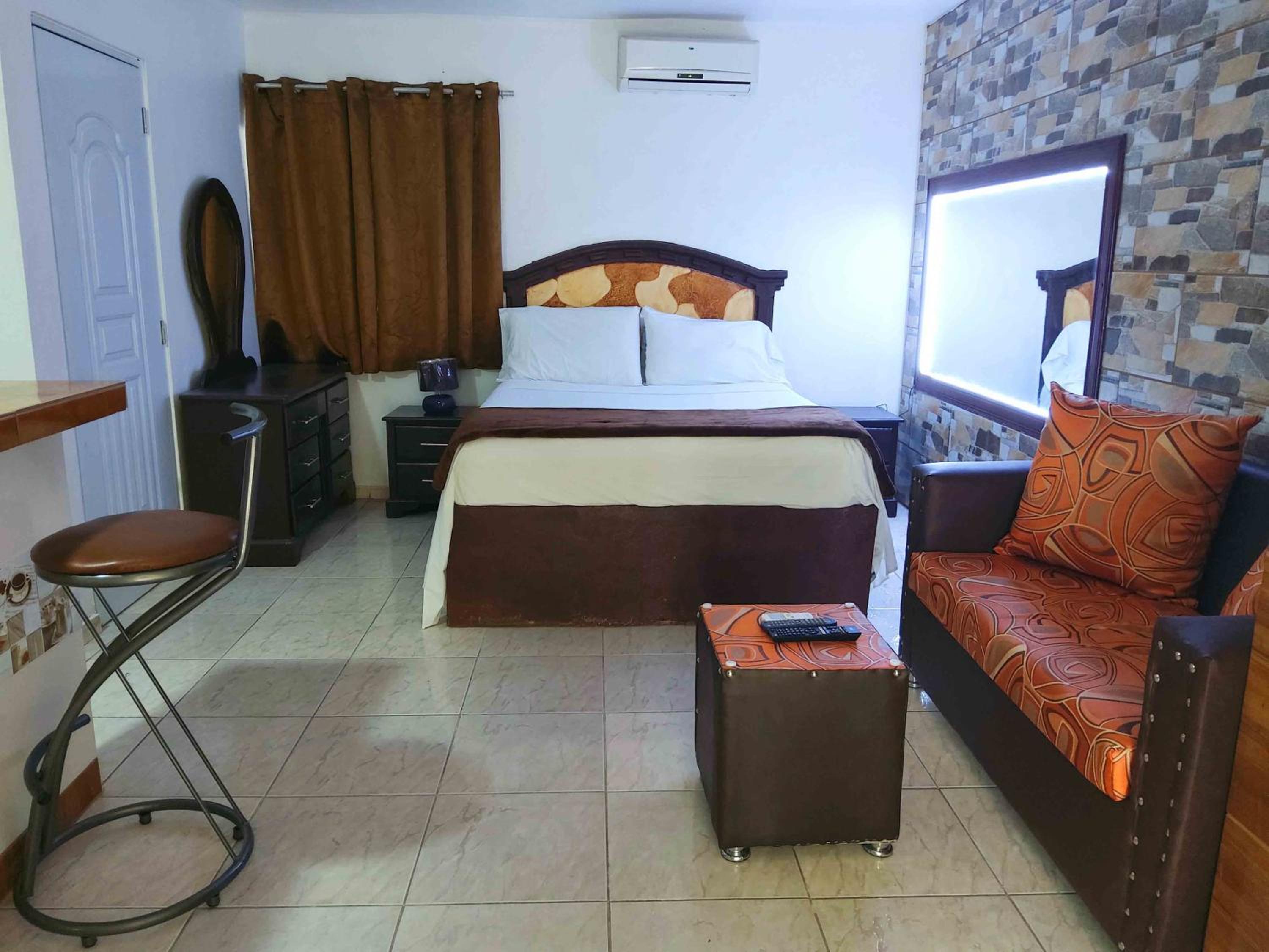 Deluxe Studio