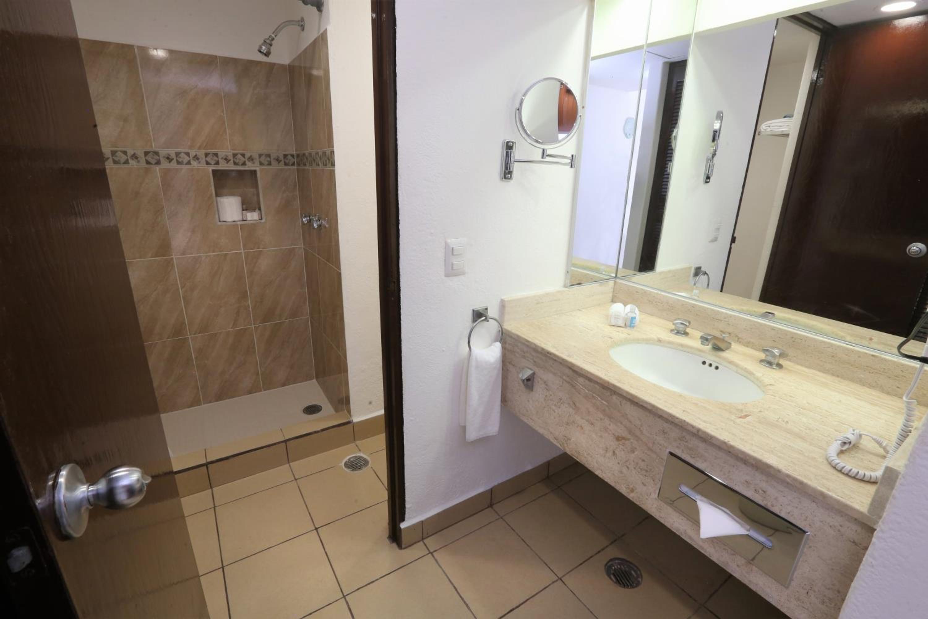 Superior Room with 2 Double Beds, Non-Smoking - Photo 2