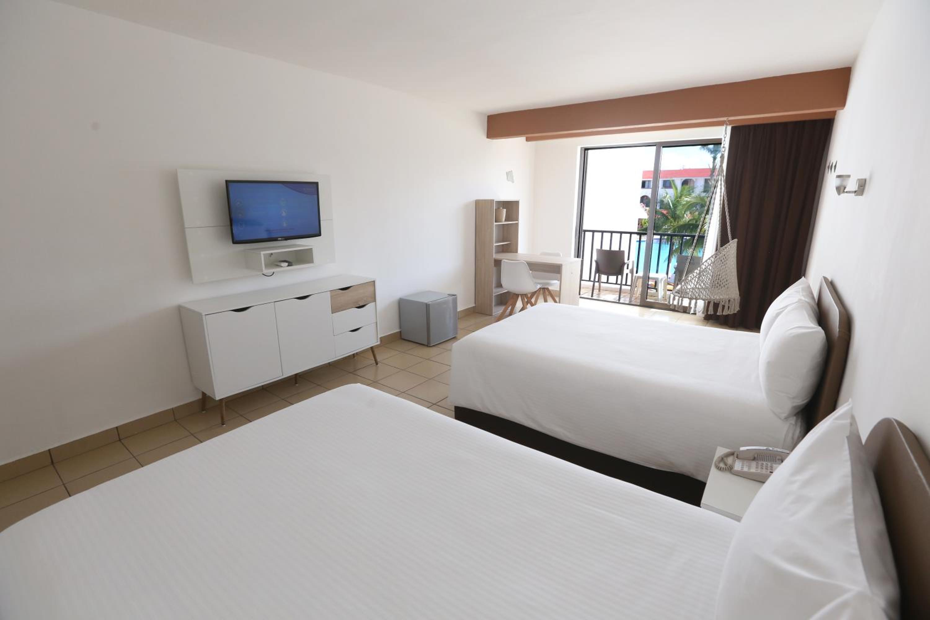 Superior Room with 2 Double Beds, Non-Smoking - Photo 7