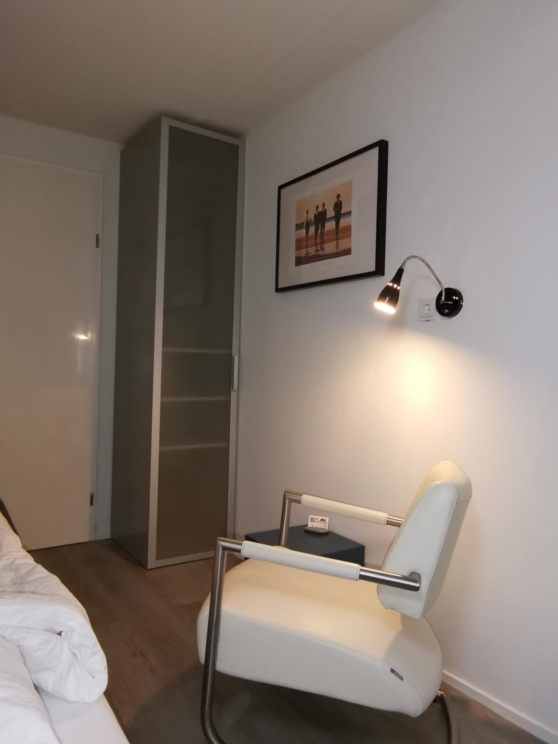 Single Room with Private Bathroom photo 1