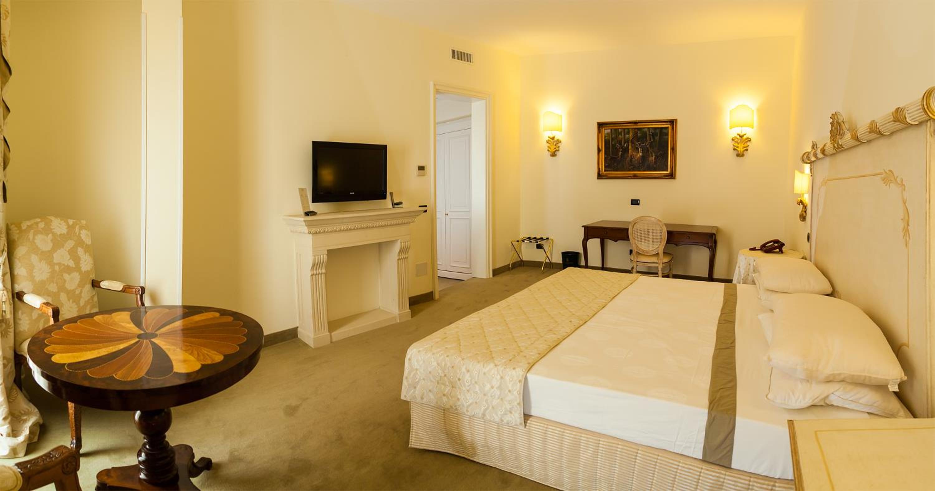 Deluxe Double or Twin Room - Photo 5