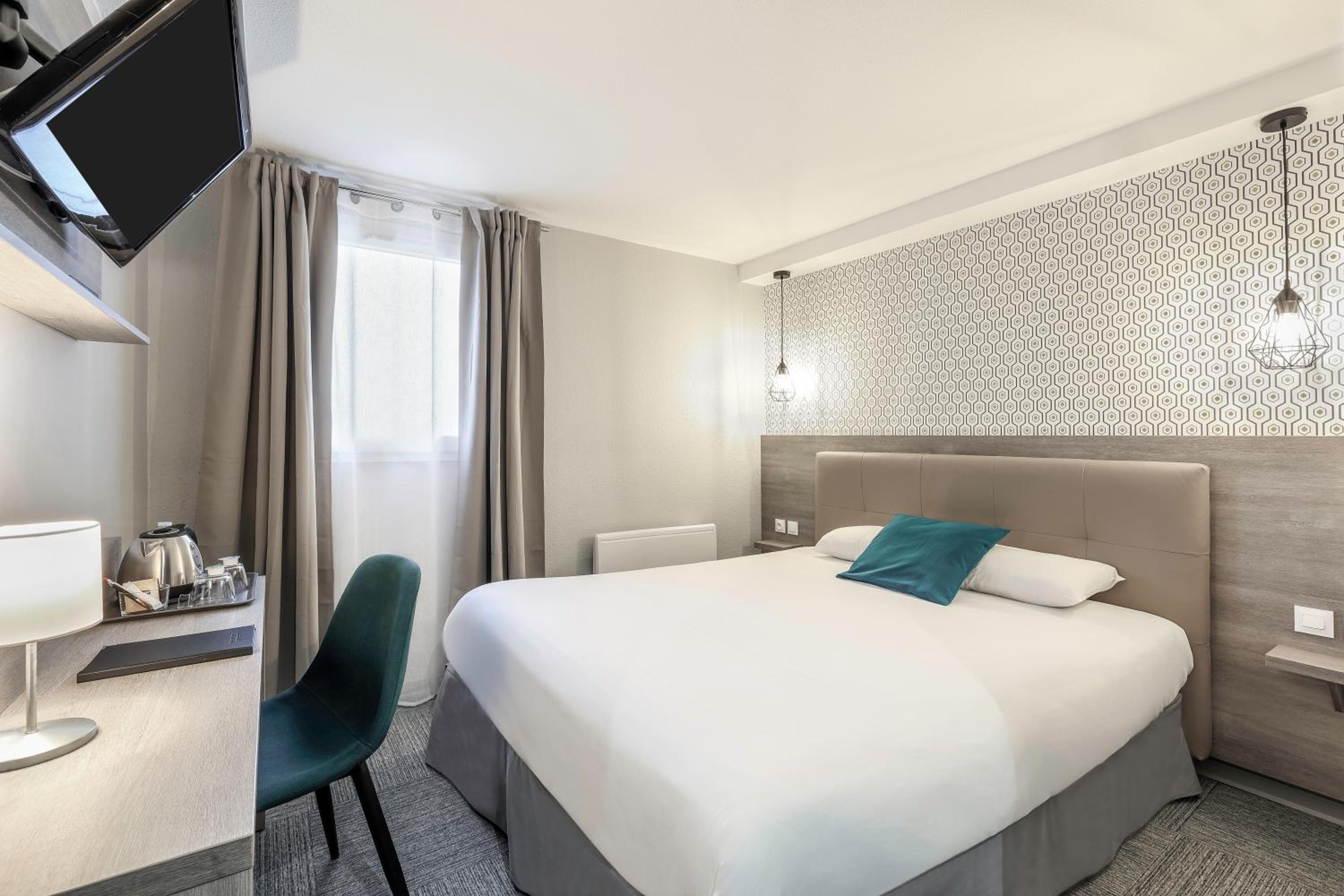 Standard Queen Room - Photo 7