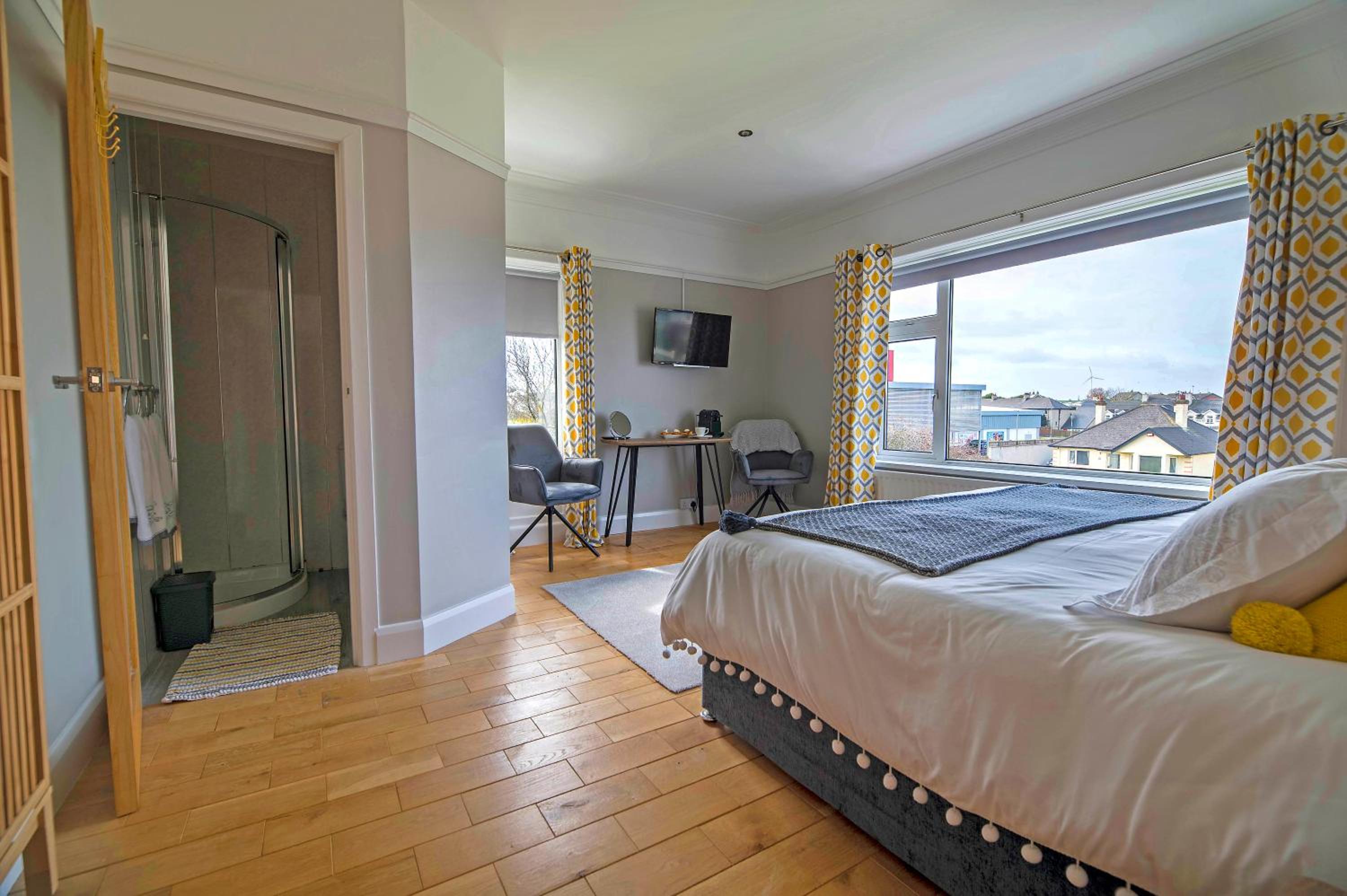 Double or Twin Room with Private Bathroom - Photo 2