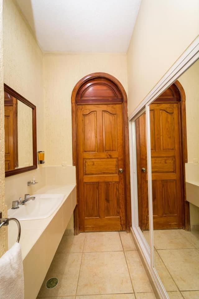 Queen Suite photo 3