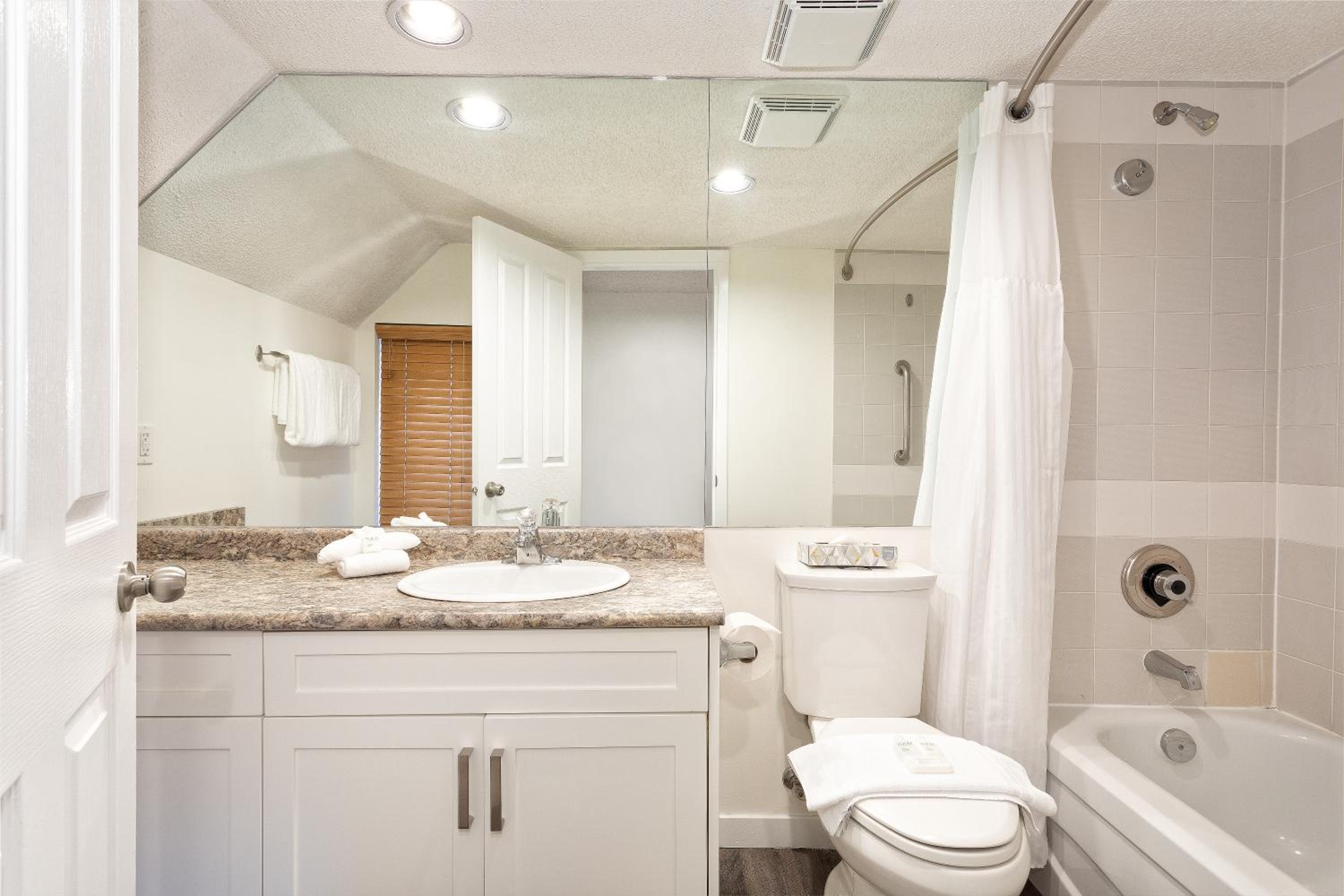 Condo, 2 Bedrooms,Hot Tub (Unit 502) photo 3