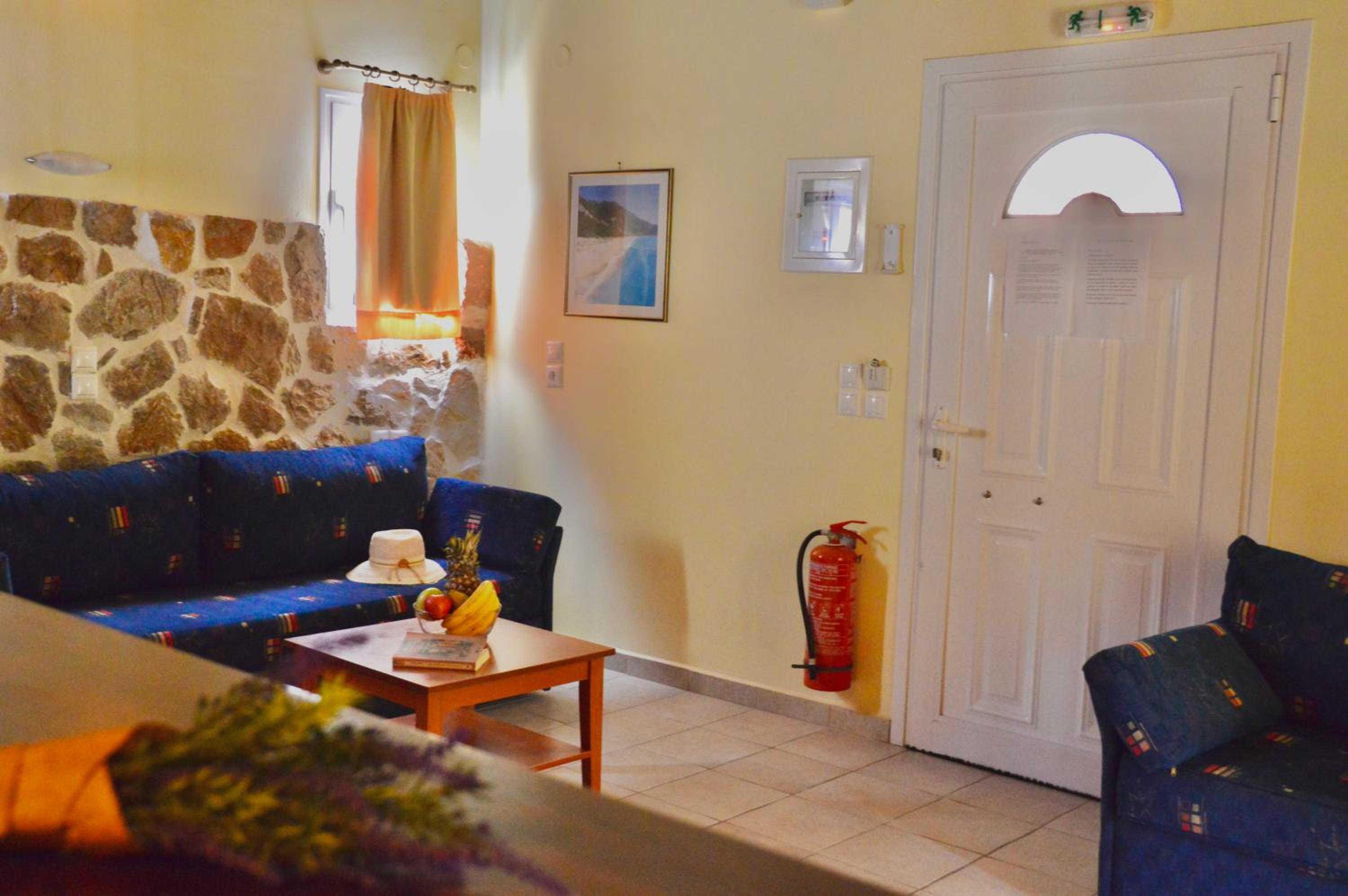 Villa with Private Pool - Photo 6