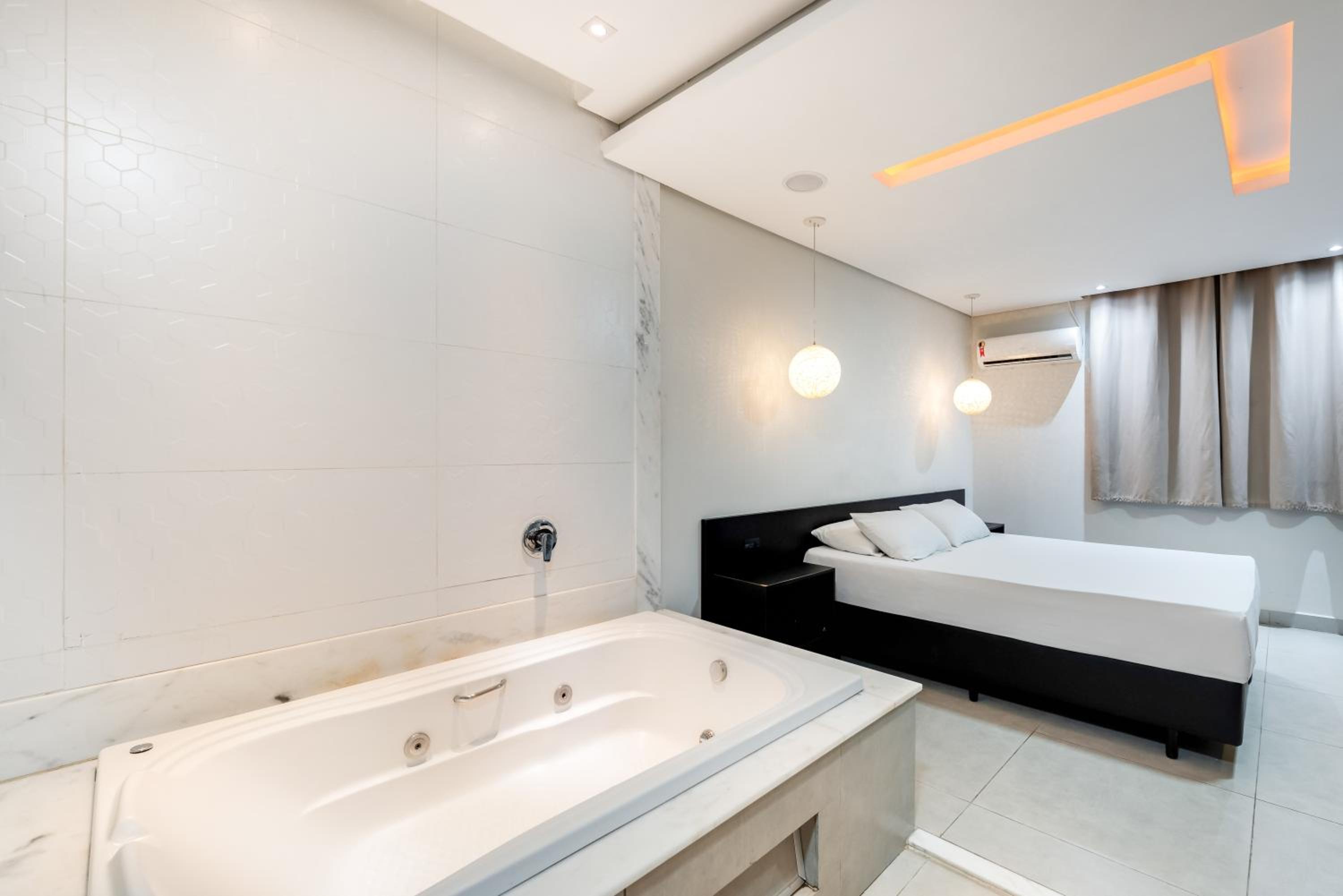 Studio with Spa Bath - Photo 2