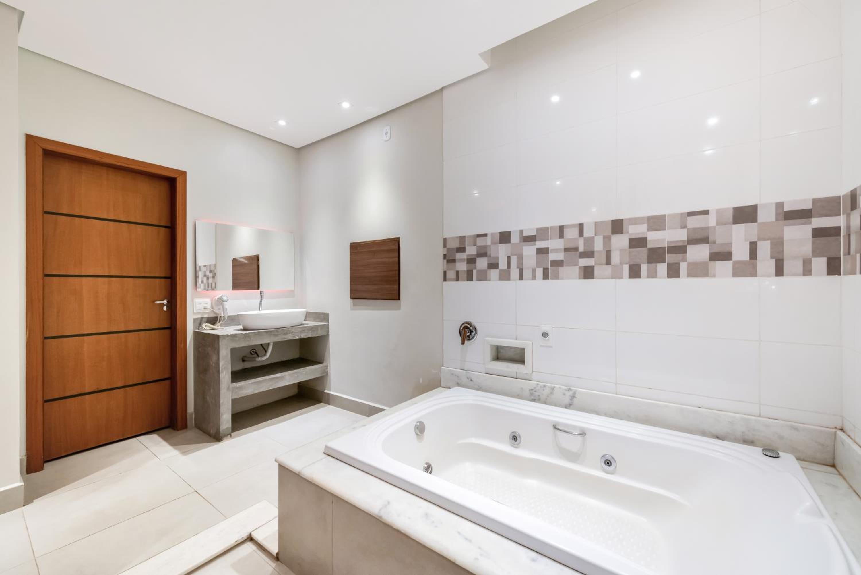 Studio with Spa Bath - Photo 8