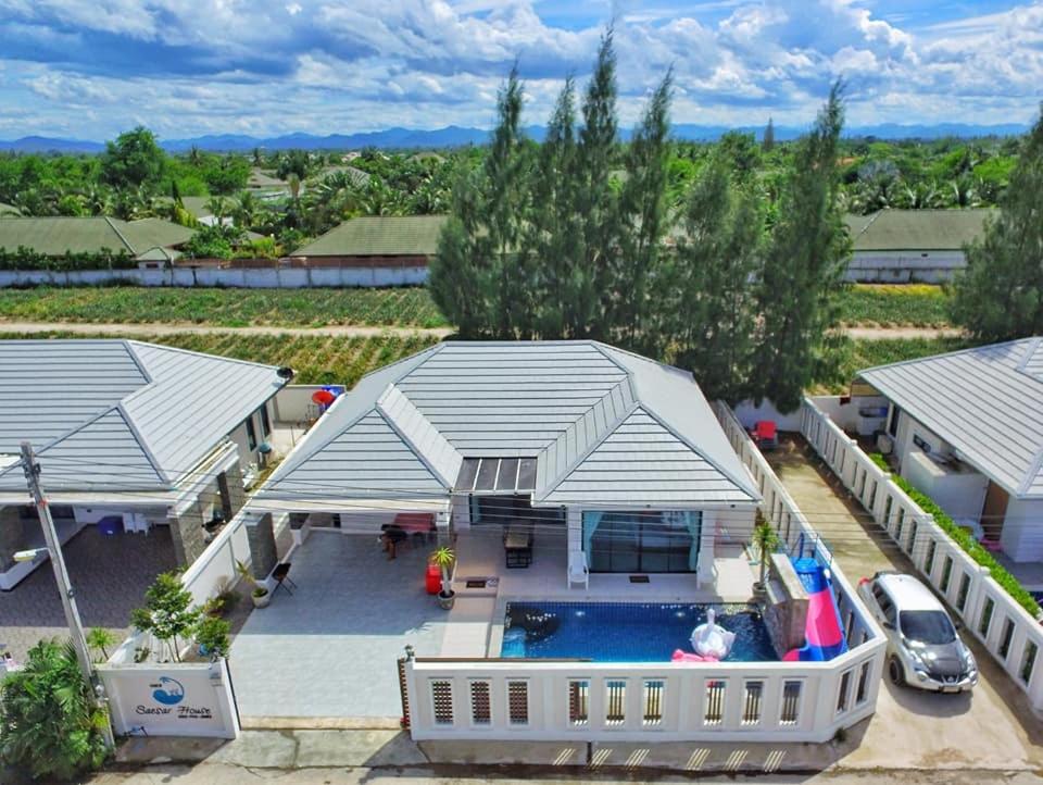 Three-Bedroom Villa - Photo 4