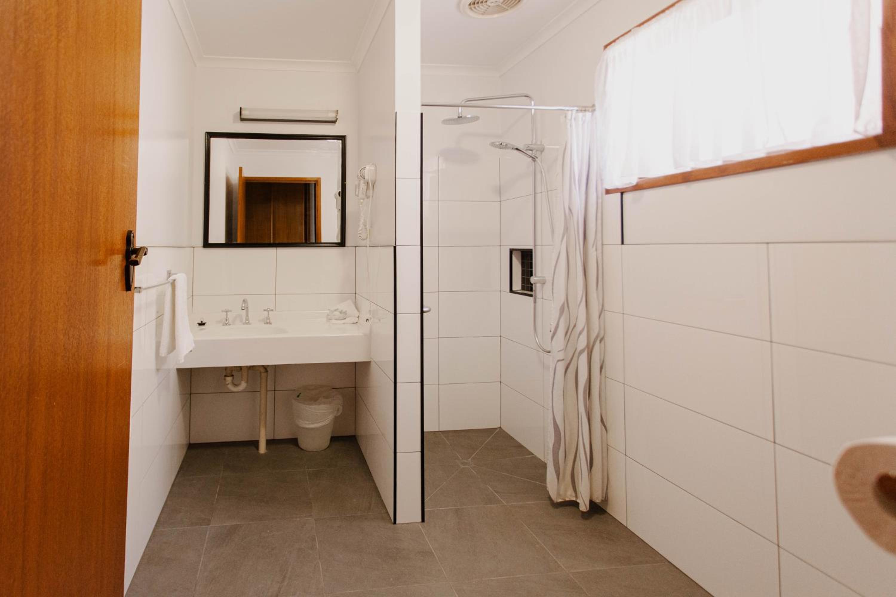 Double Room - Disability Access - Photo 3