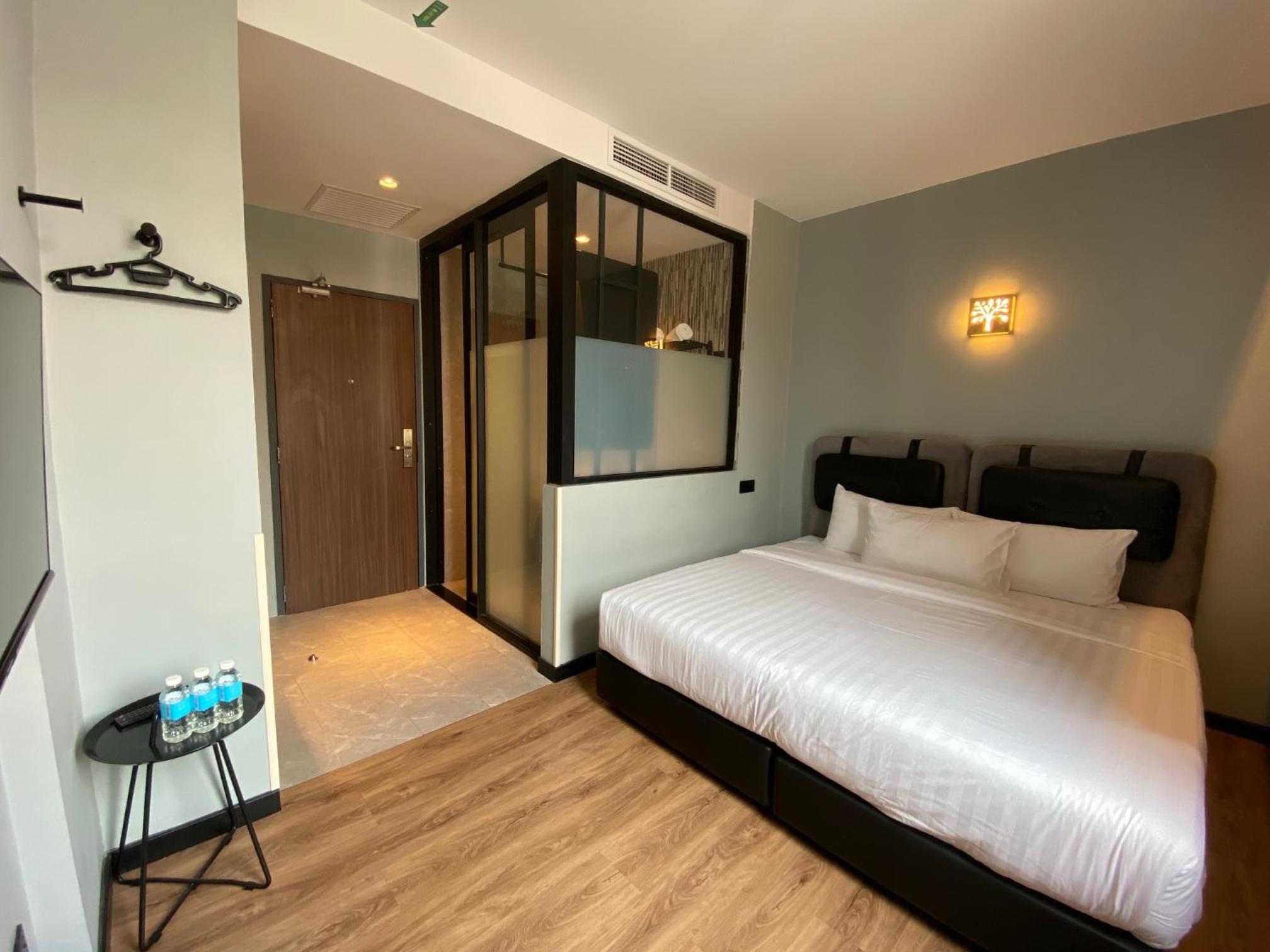 Deluxe King Room - Photo 3