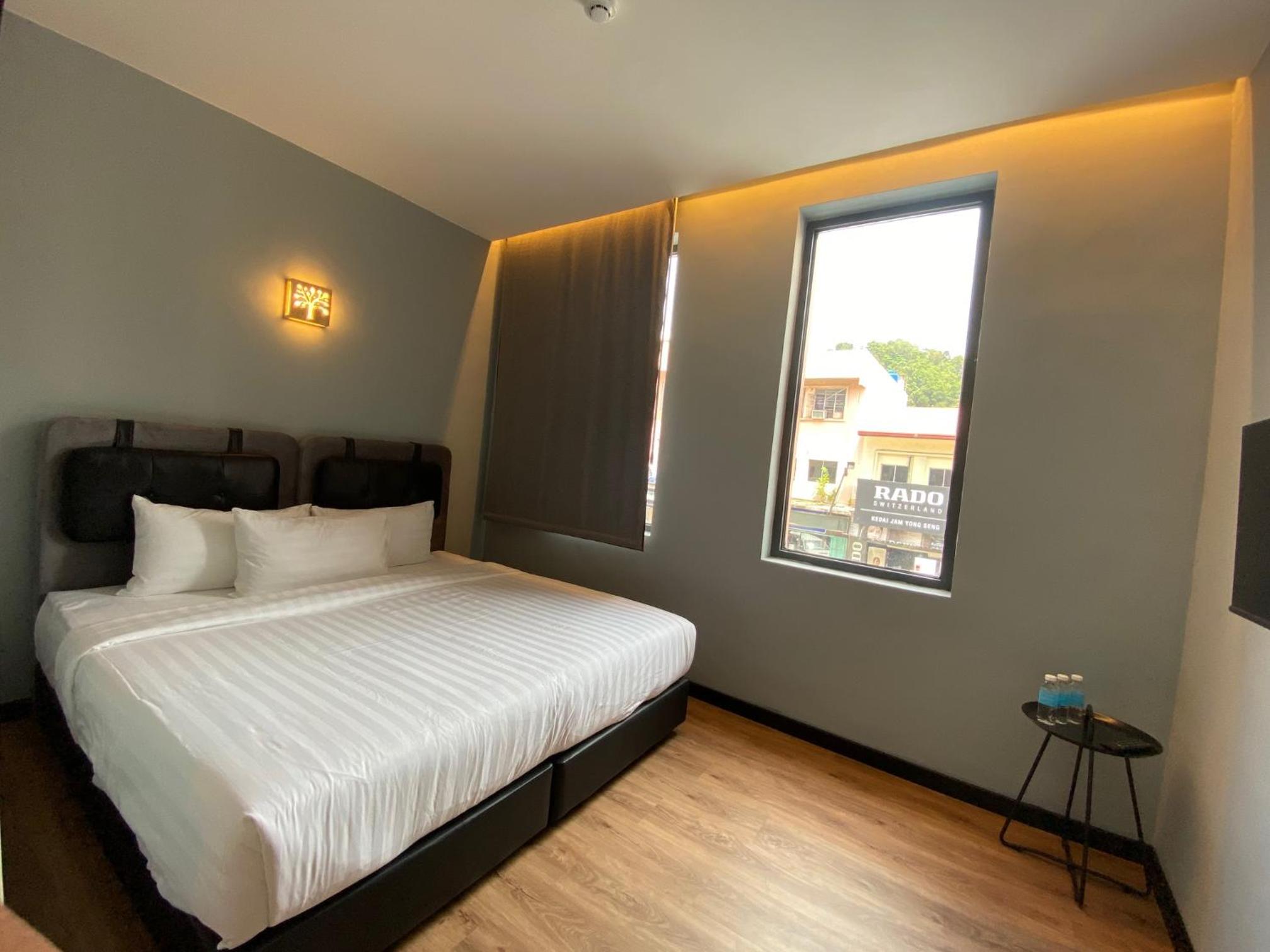 Deluxe King Room - Photo 6