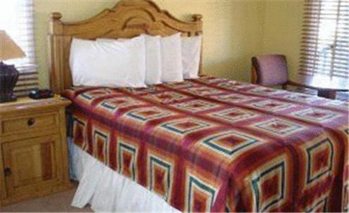 Queen Room photo 2