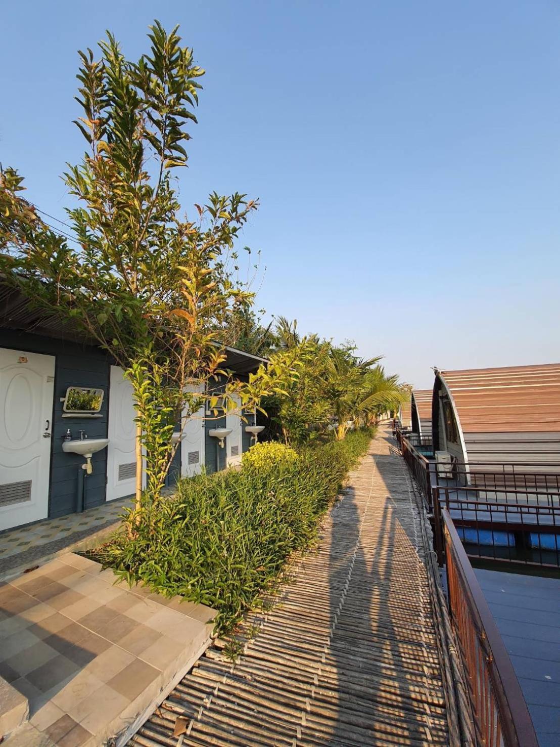 Bungalow - Water Front  - Photo 2