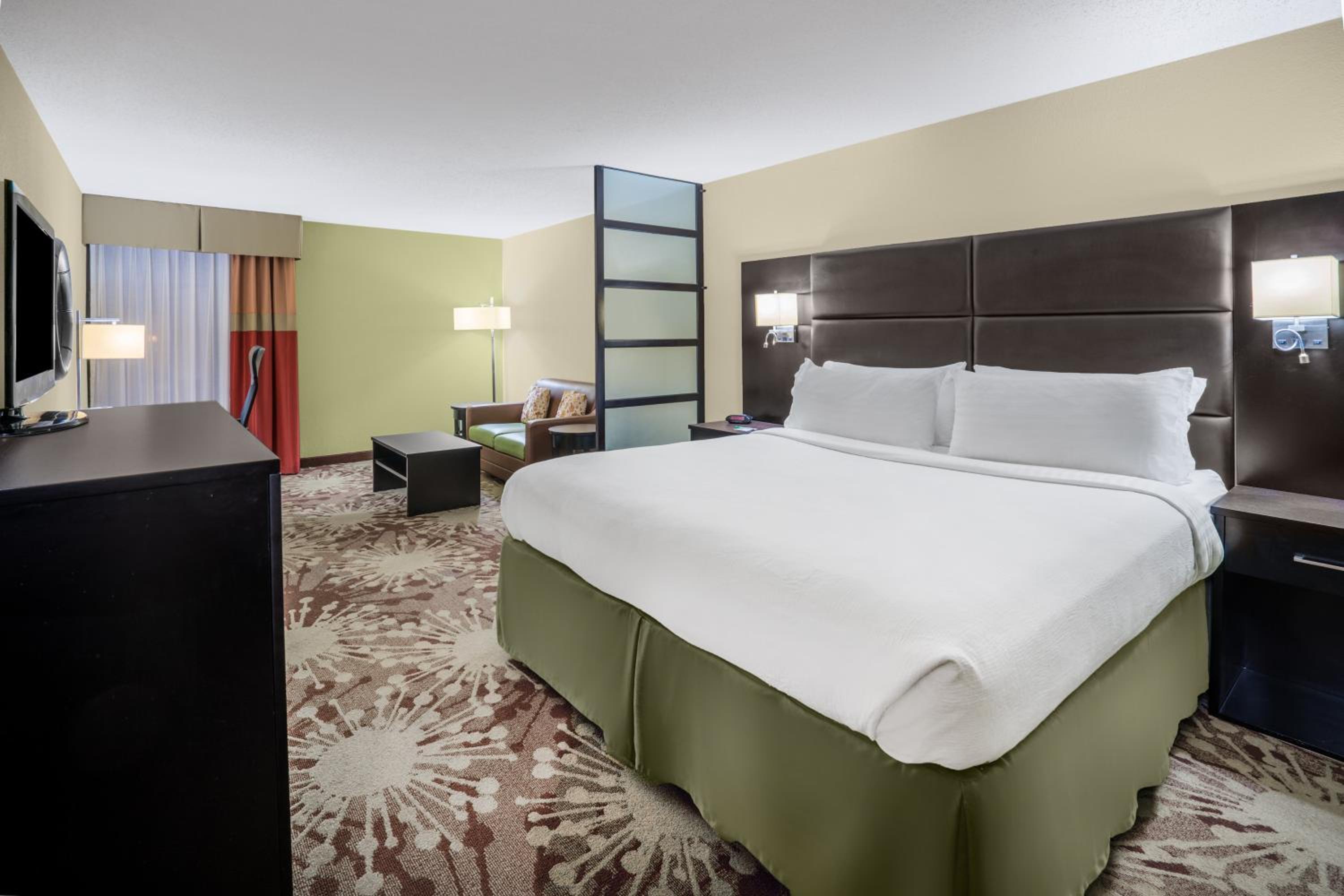 Standard King Room - Photo 3