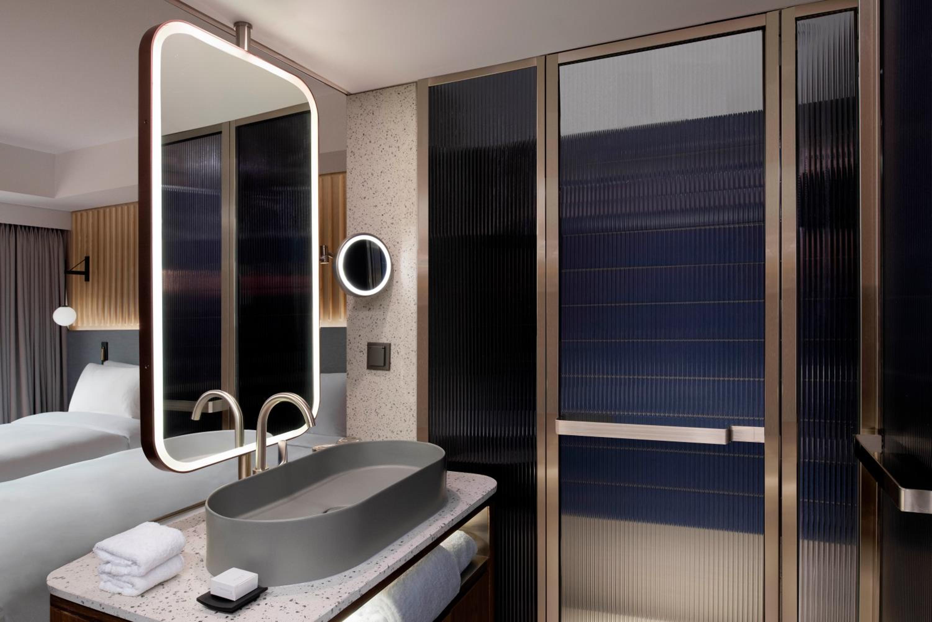 Signature Twin Room - Photo 2