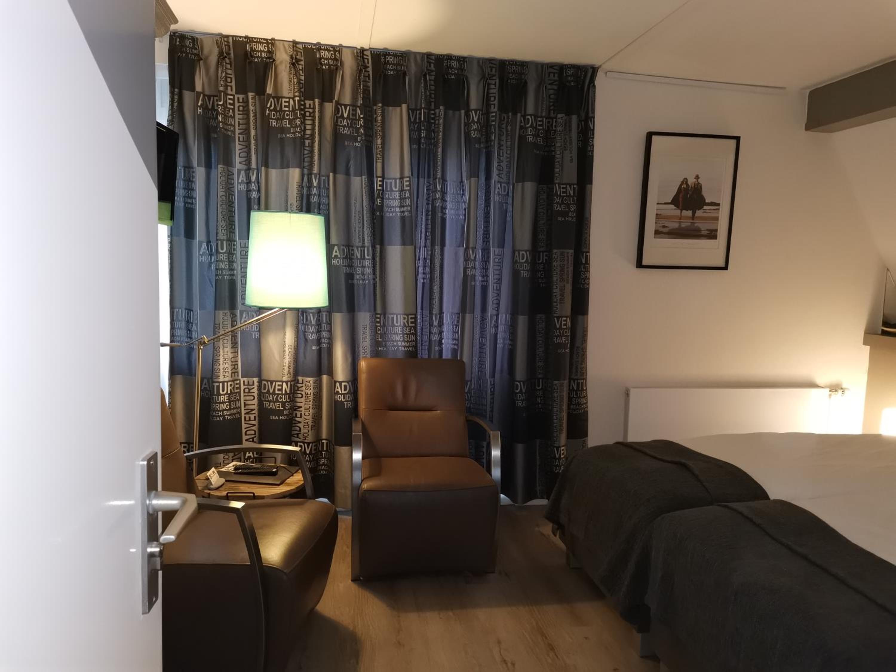 Double or Twin Room with Garden View - Photo 8