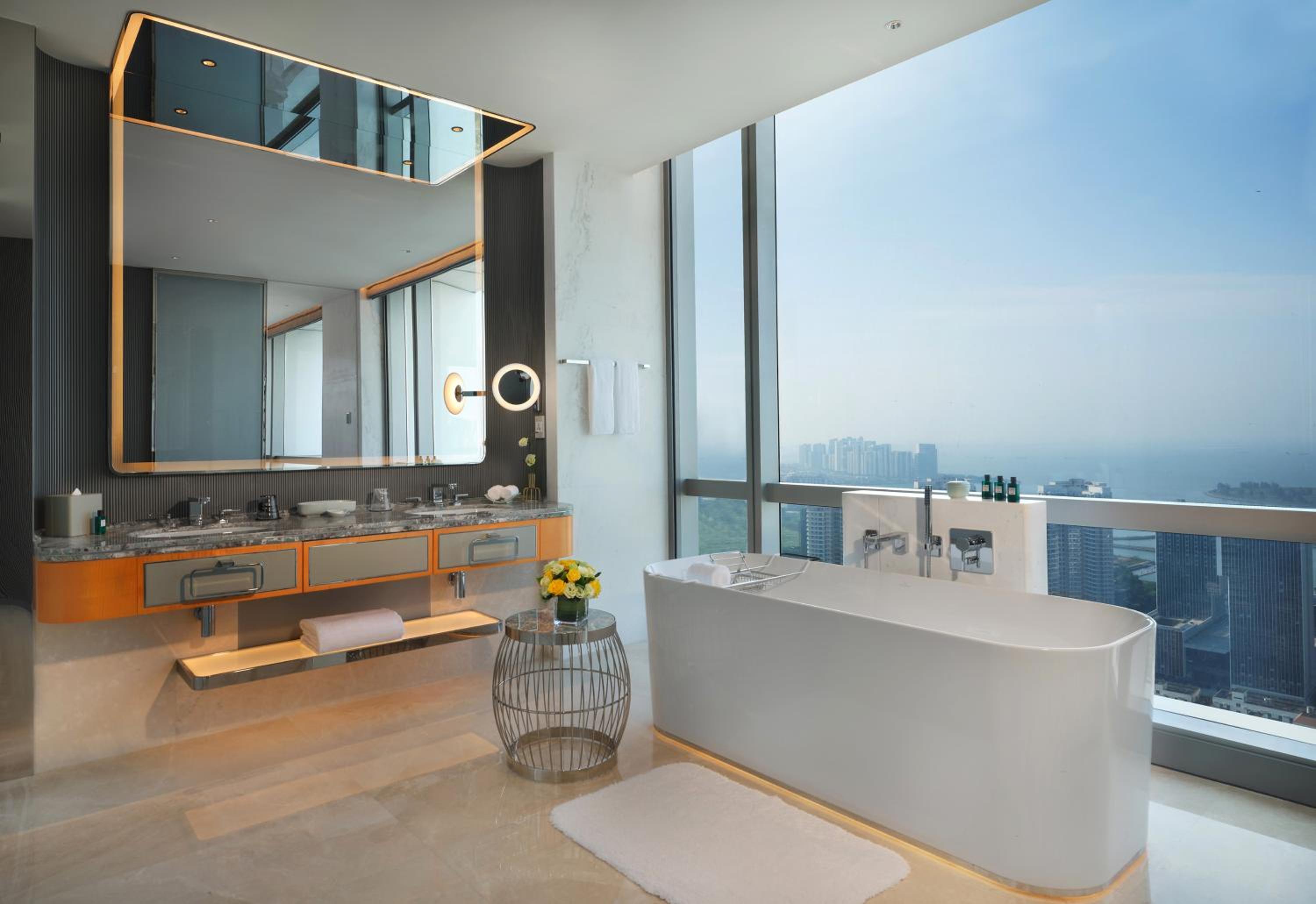 Prestige Suite, 1 King Bed, Ocean View - Photo 7