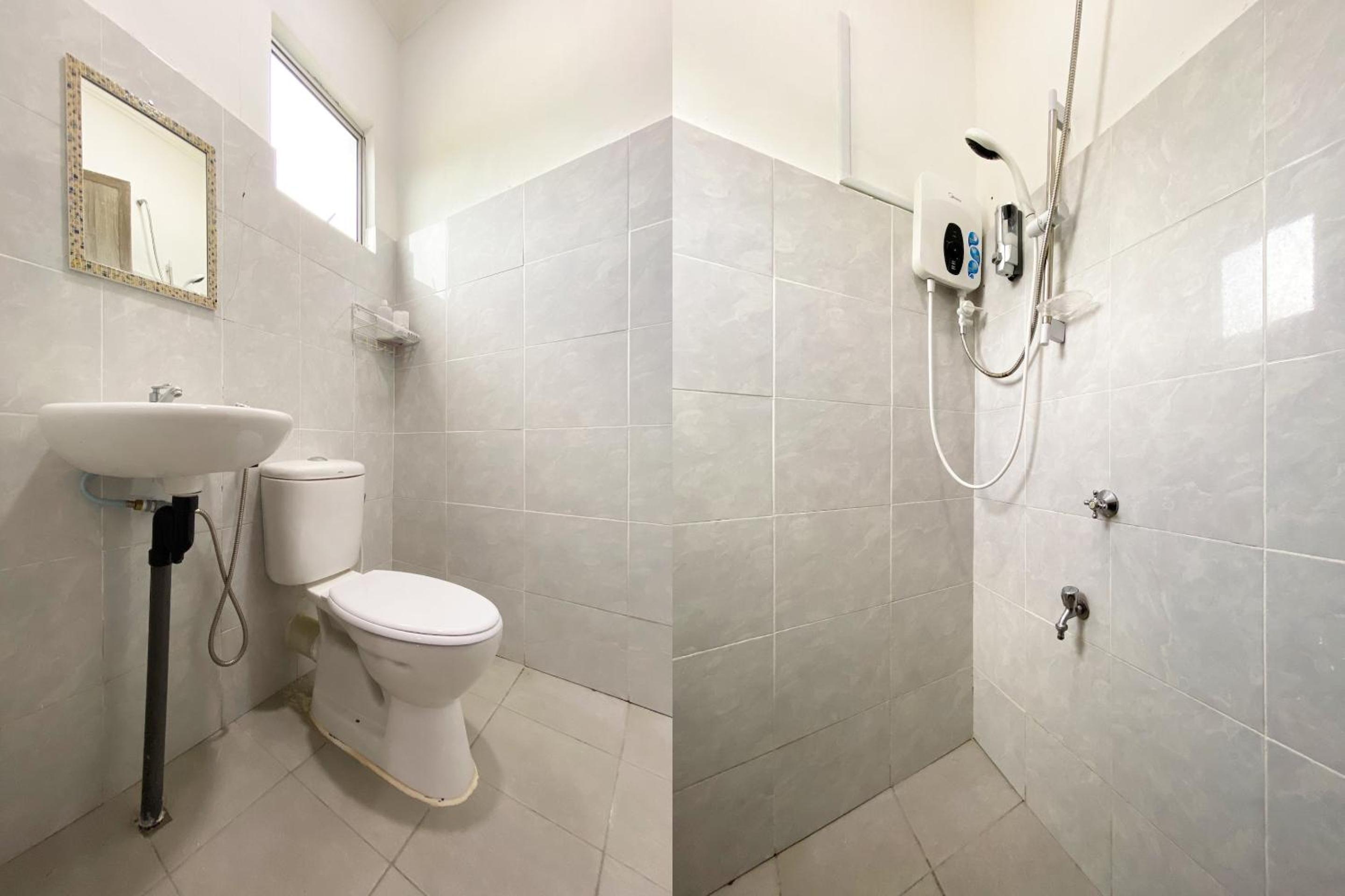 Family Room with Private Bathroom - Photo 3