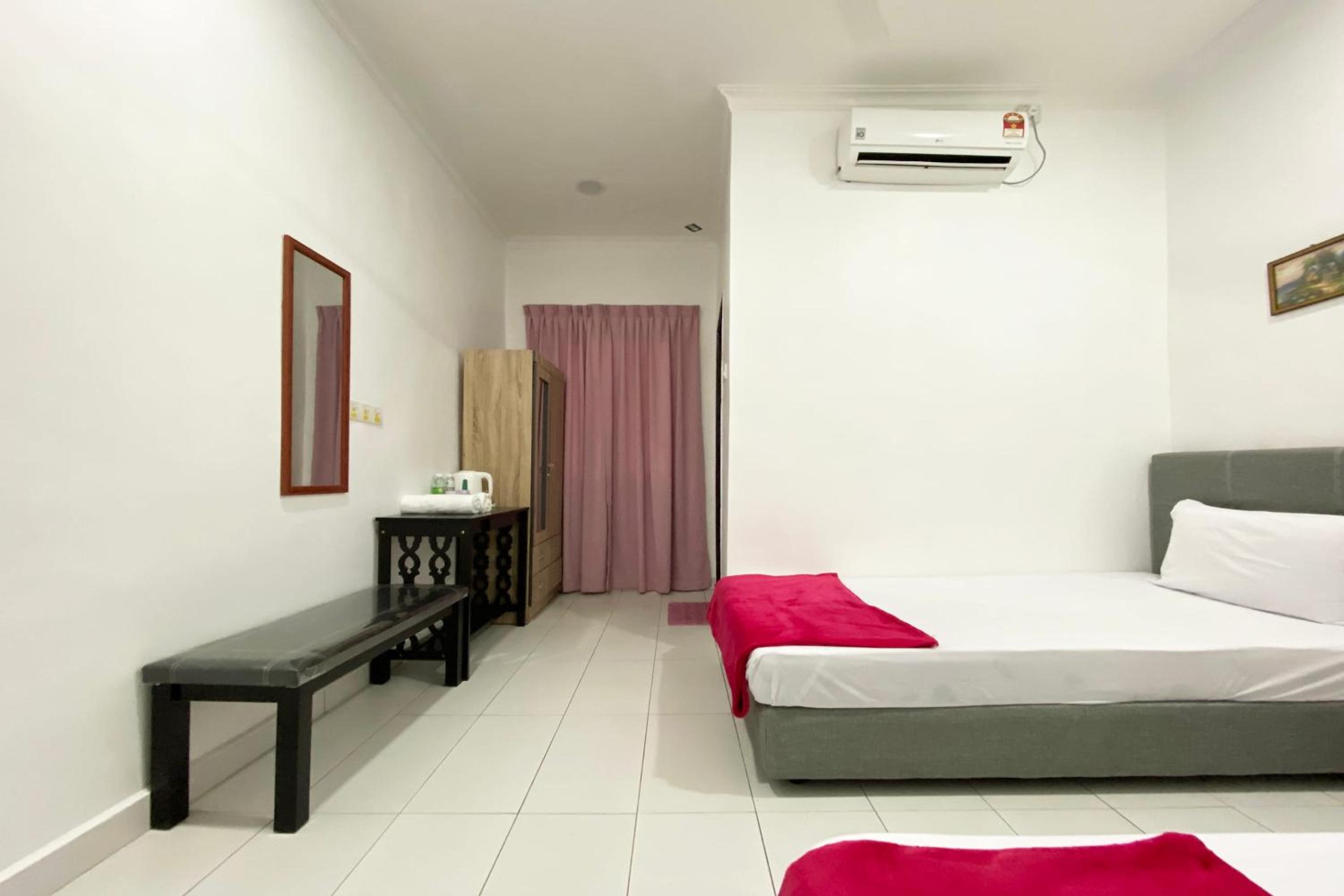 Twin Room with Bathroom - Photo 5