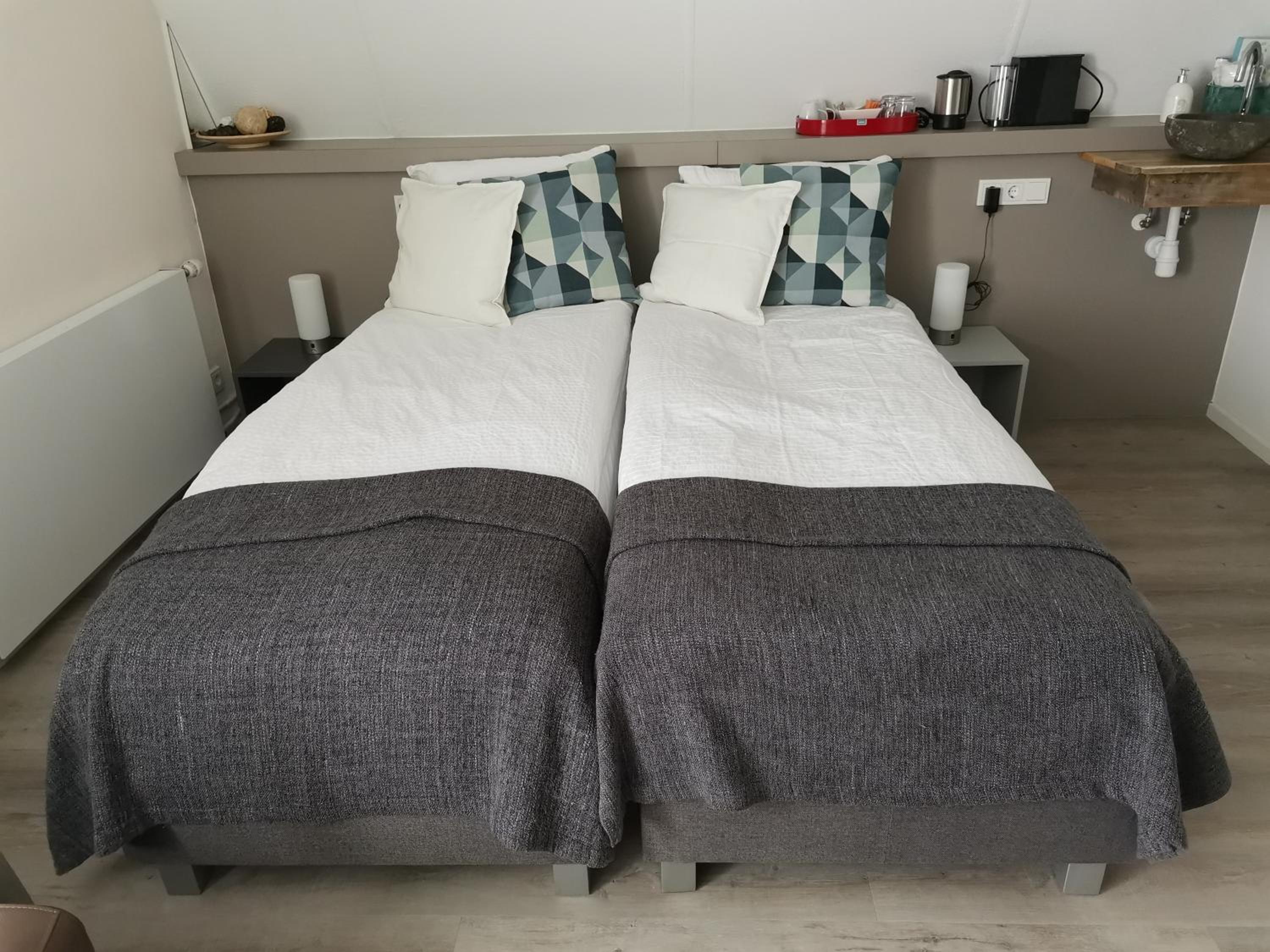 Double or Twin Room with Garden View - Photo 9