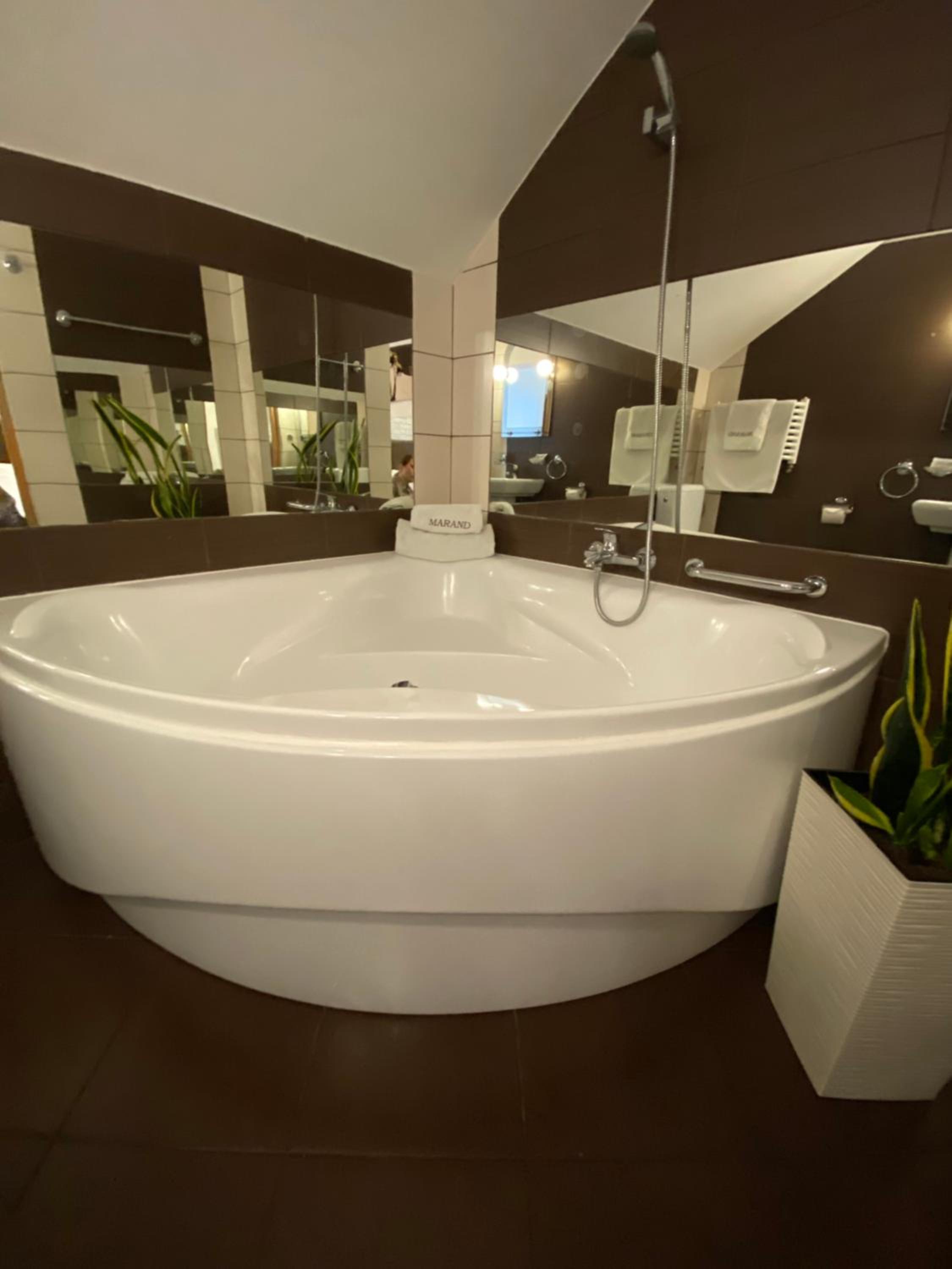 Deluxe Double Room with Bath - Photo 3
