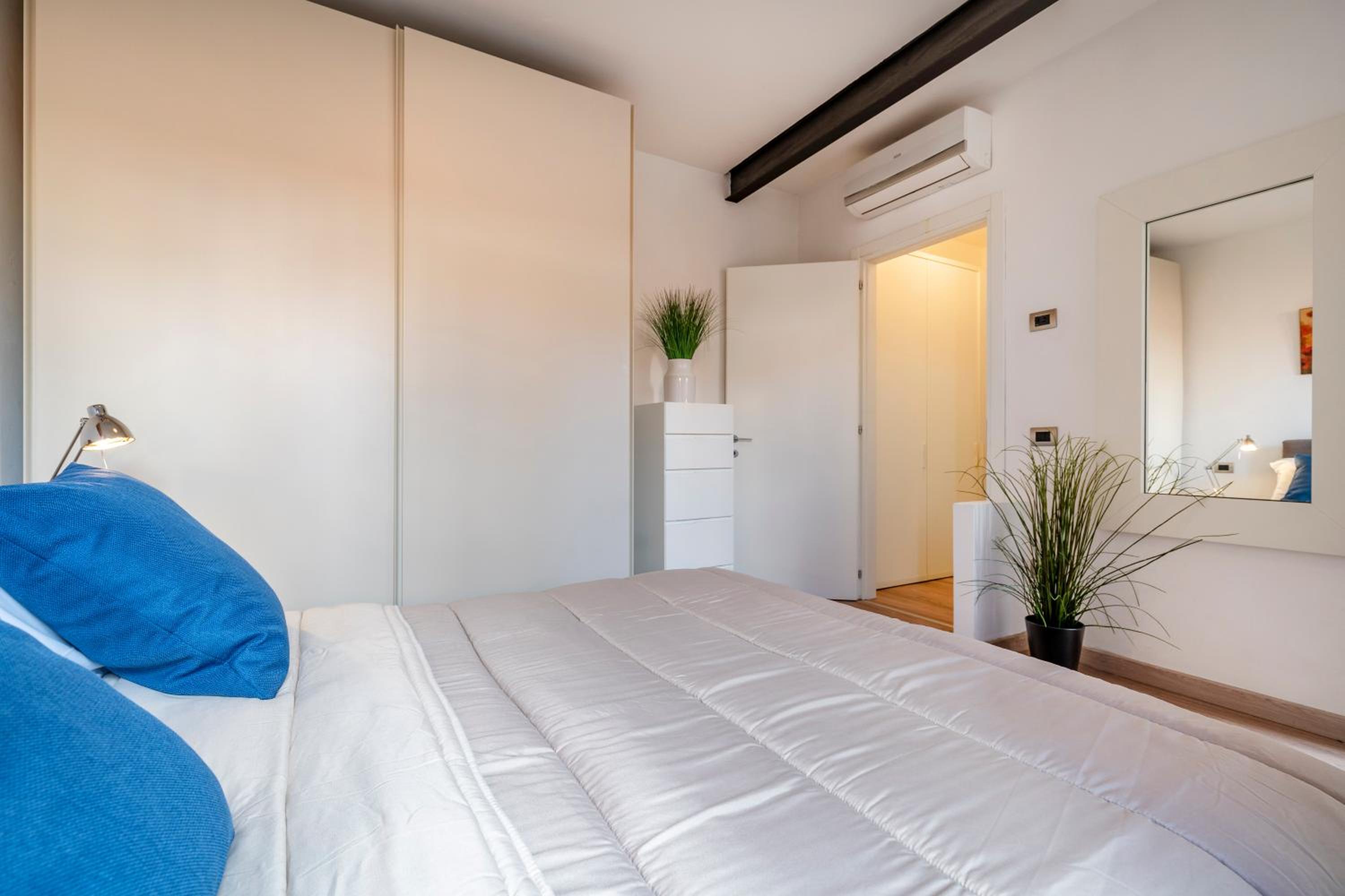 One-Bedroom Apartment photo 2