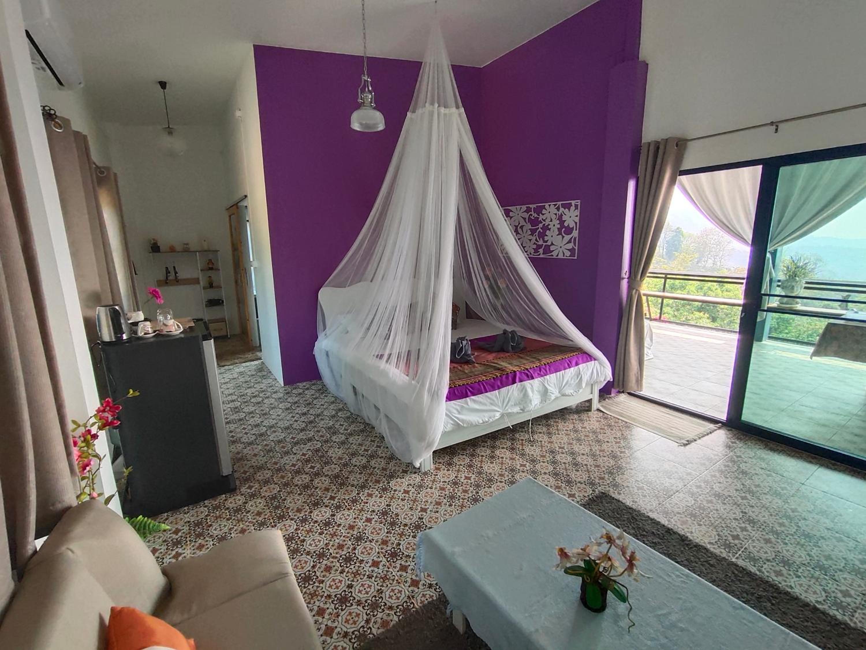 Deluxe Room (2 Adults + 1 Child)