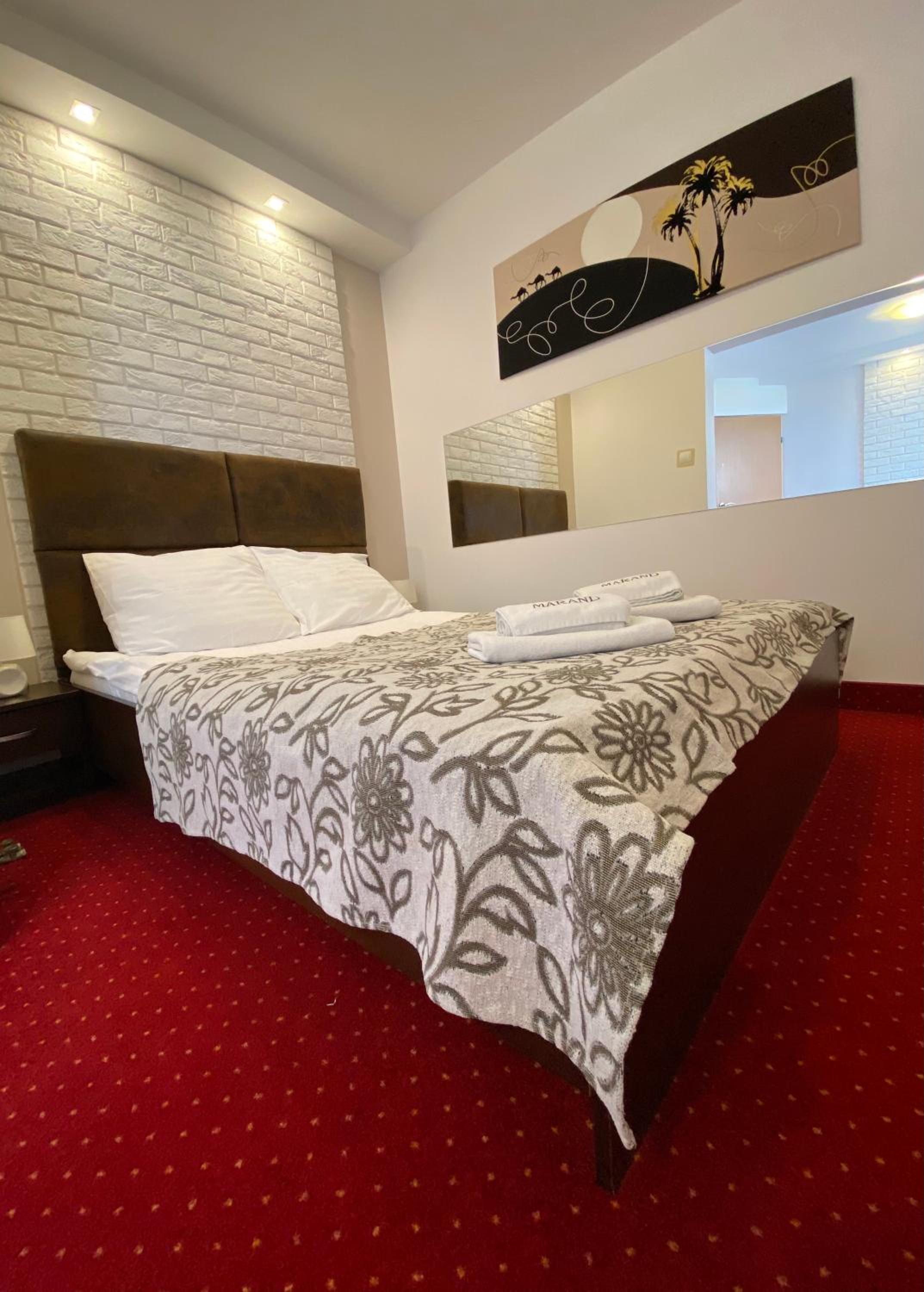 Deluxe Double Room with Bath - Photo 4