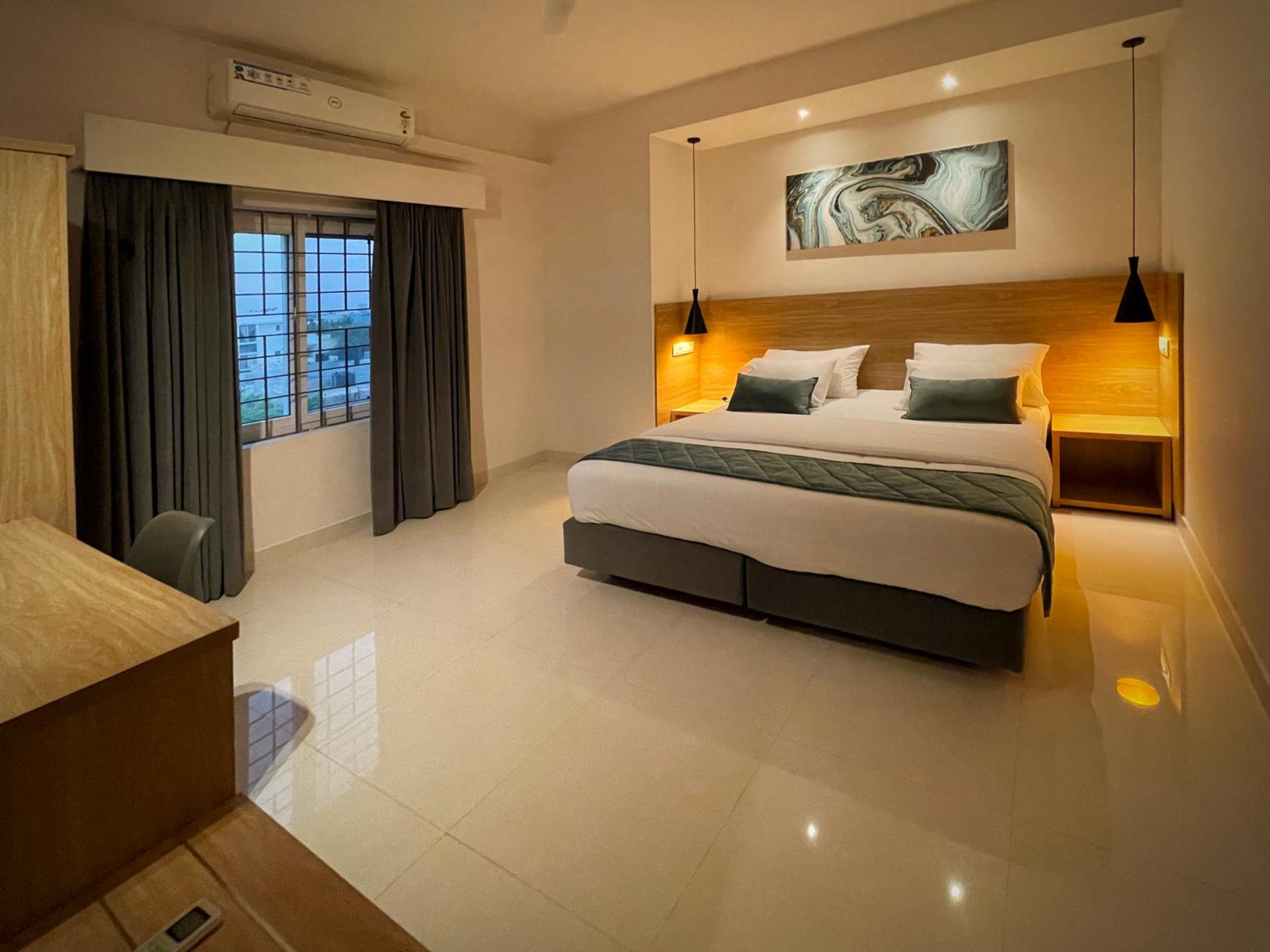 One-Bedroom Apartment - Photo 3