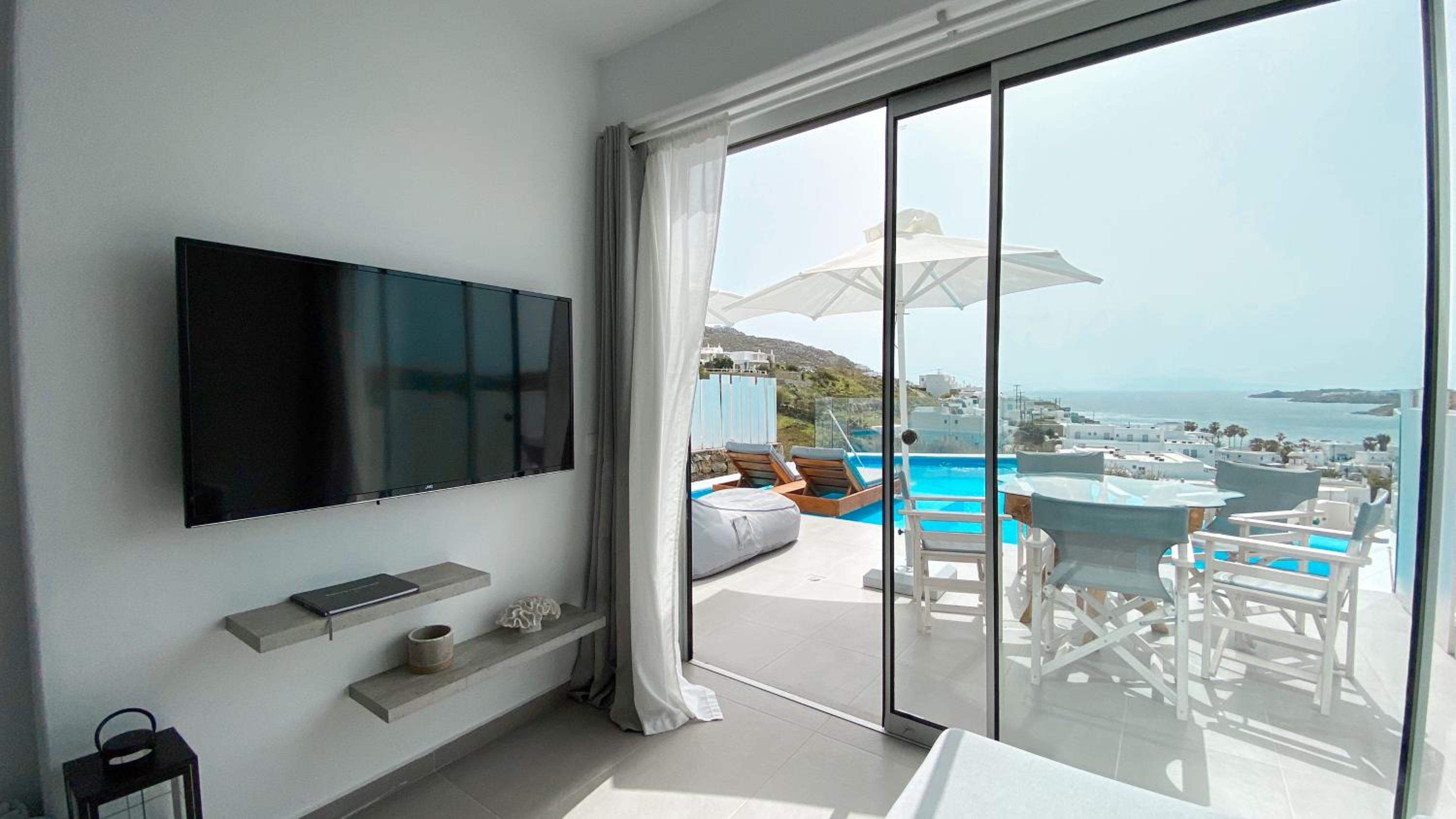 Superior Two-Bedroom Apartment with Private Infinity Pool and Sea View photo 2