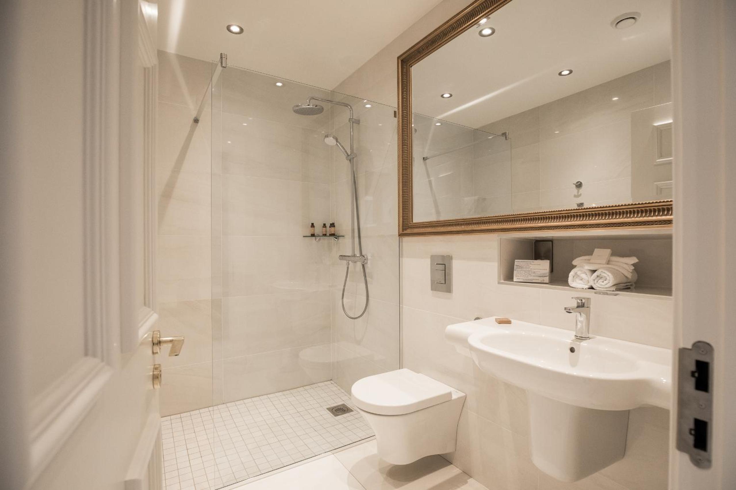 Deluxe Double or Twin Room - Photo 4