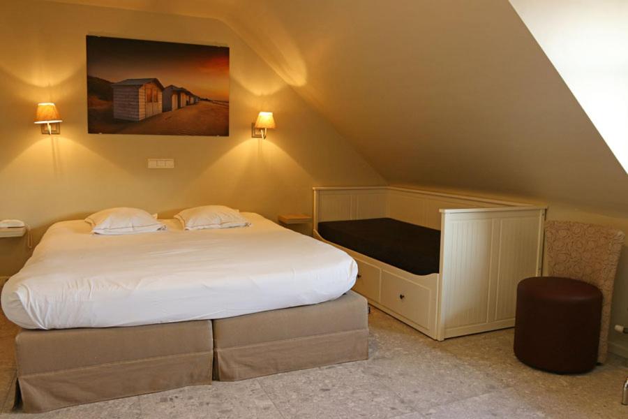 Family Room - Photo 3