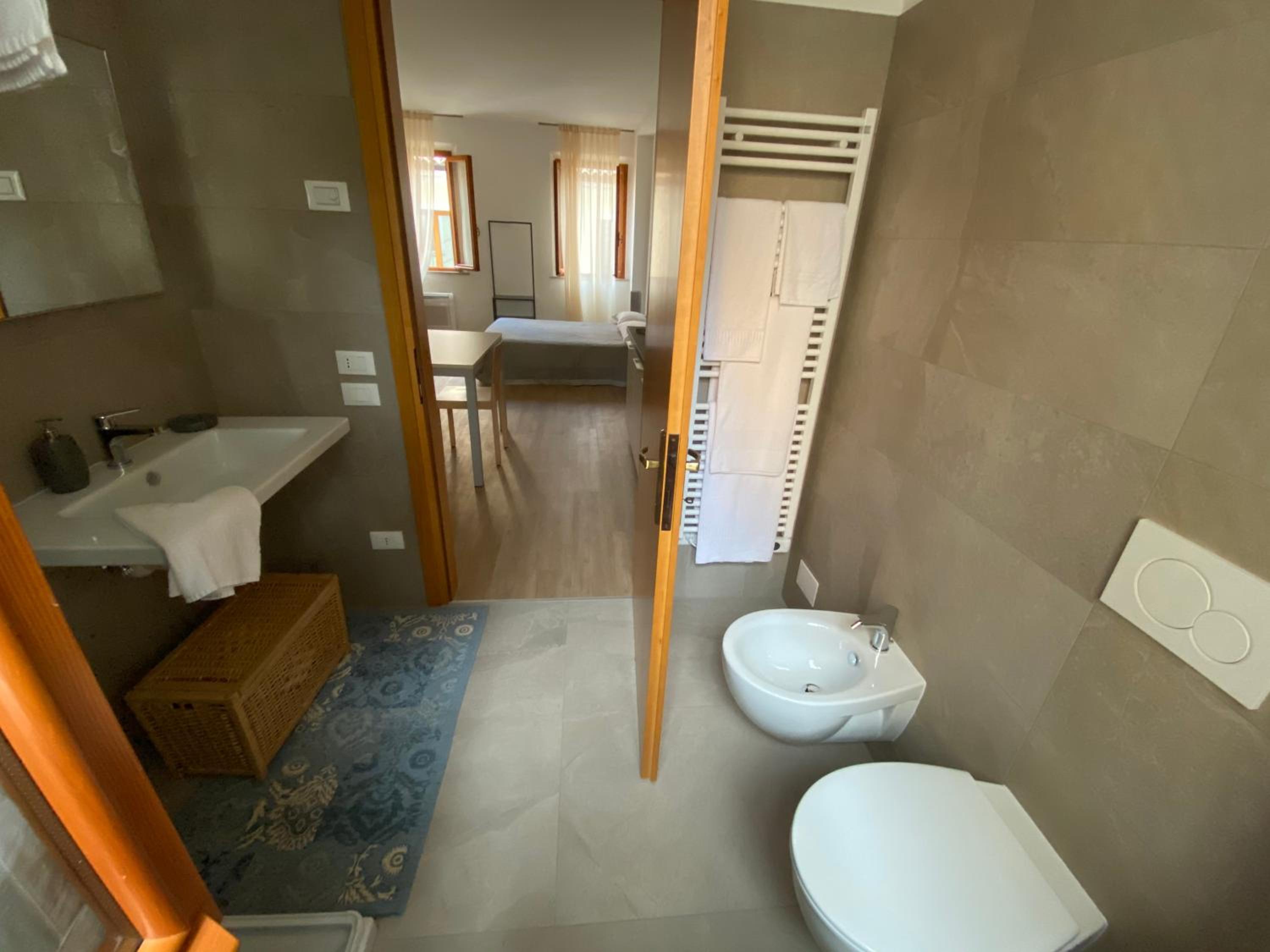 Double Room - Photo 6