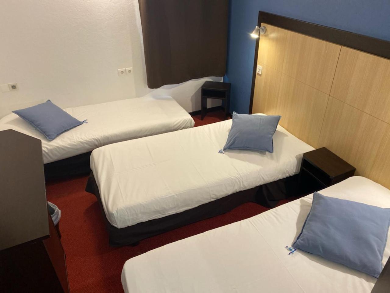Triple Room With 3 Single Beds photo 1