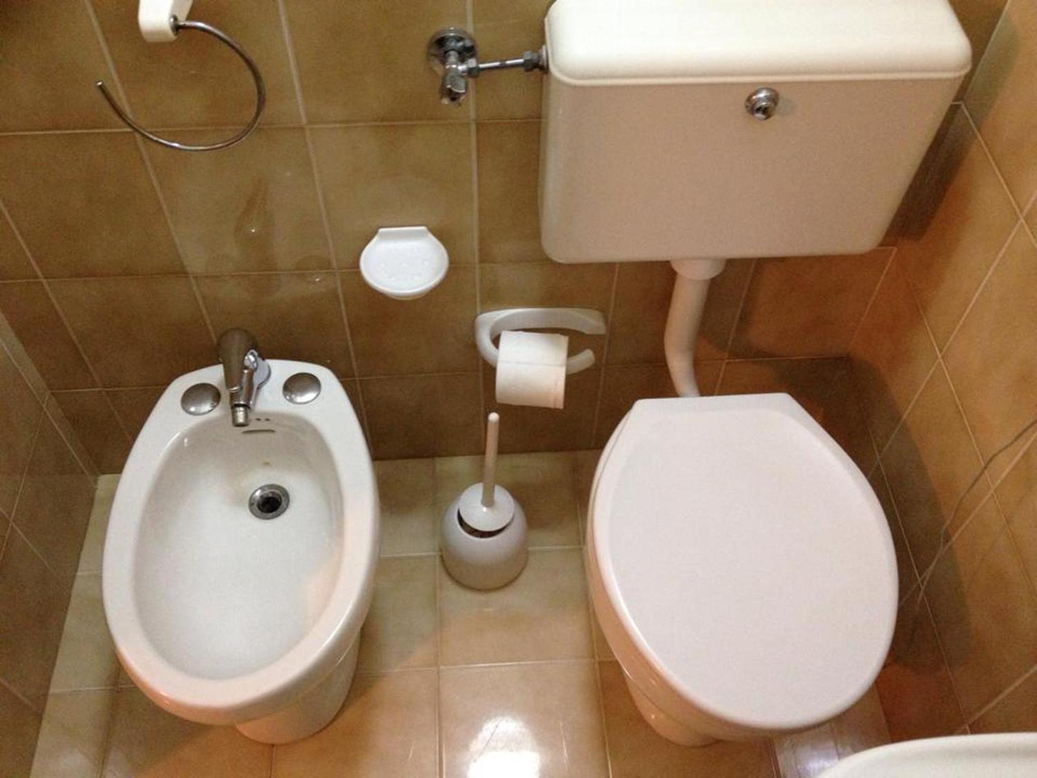 Standard Double Room - Photo 8