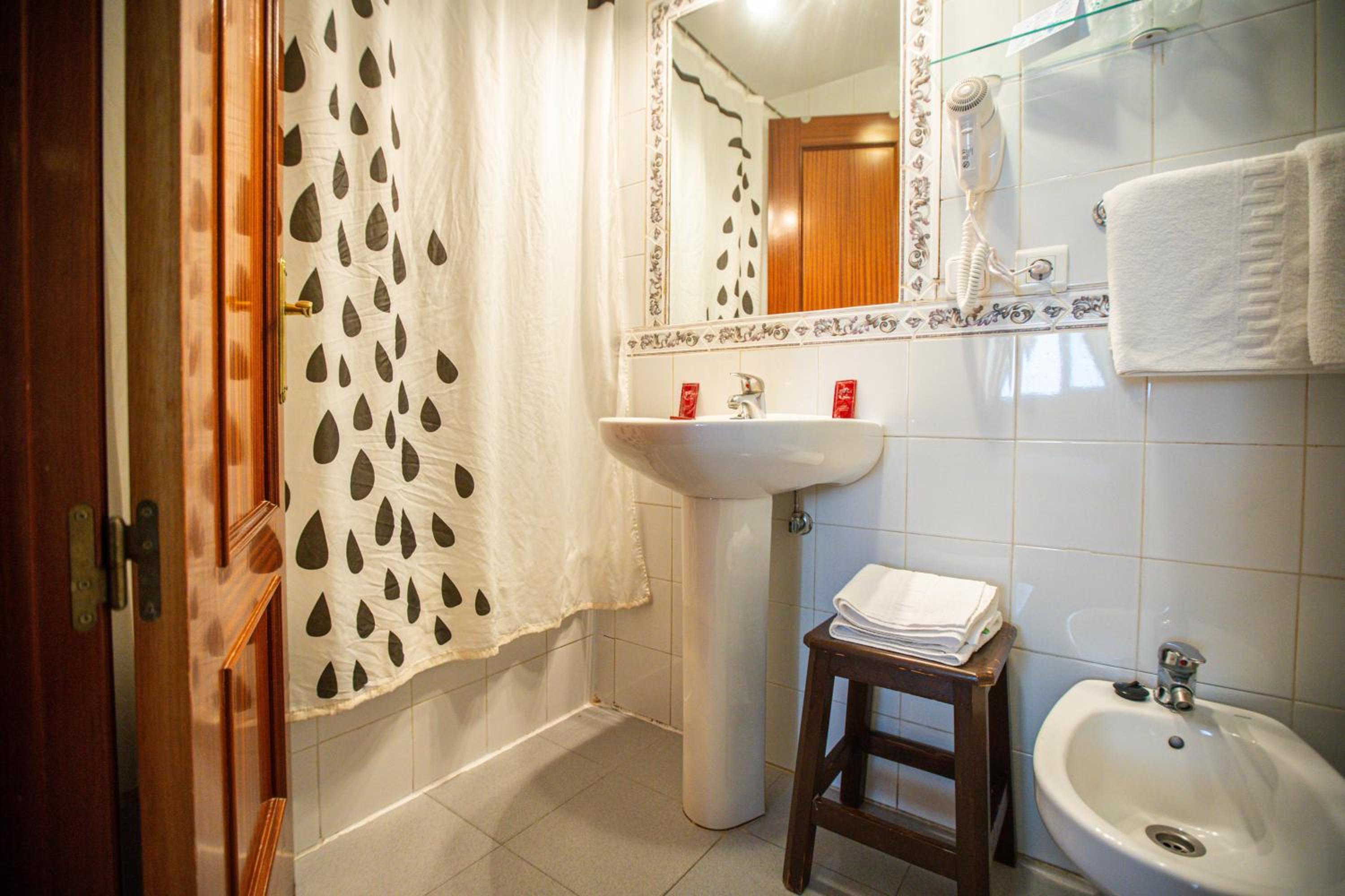 Triple Room - Photo 16