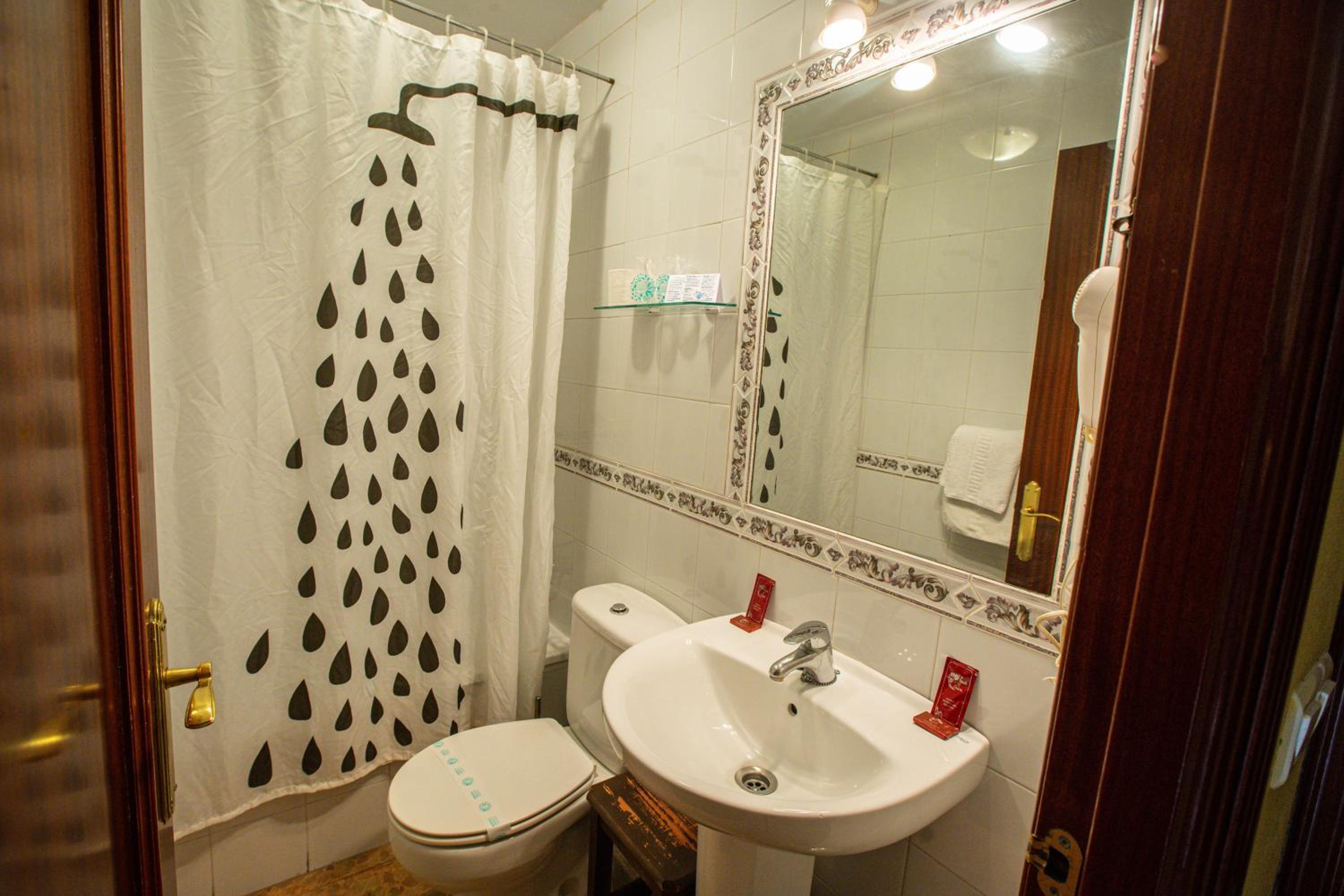 Triple Room - Photo 17